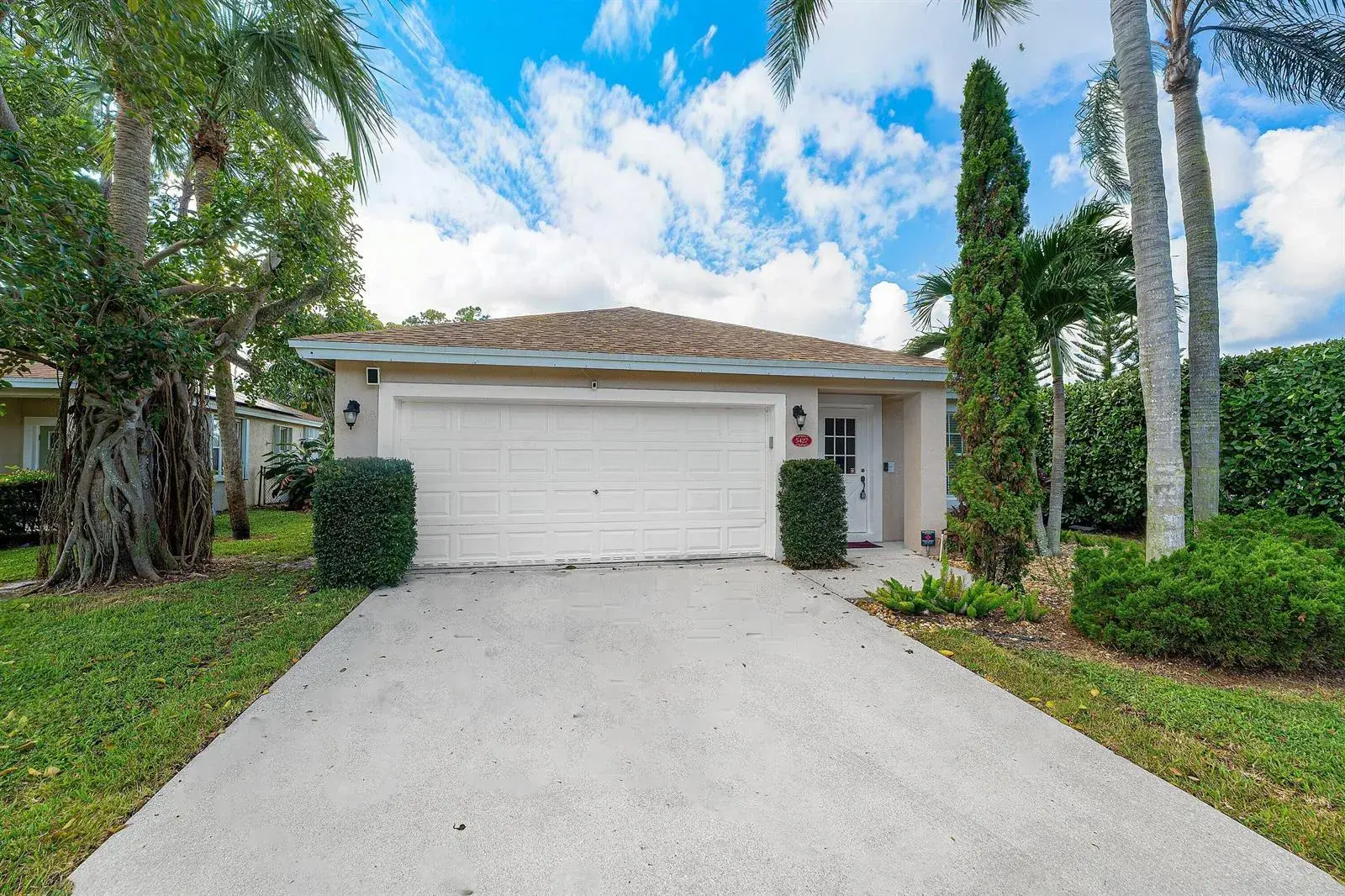 3 bedroom 2 bath Residential for sale at 5427 Club Circle, Haverhill FL 33415