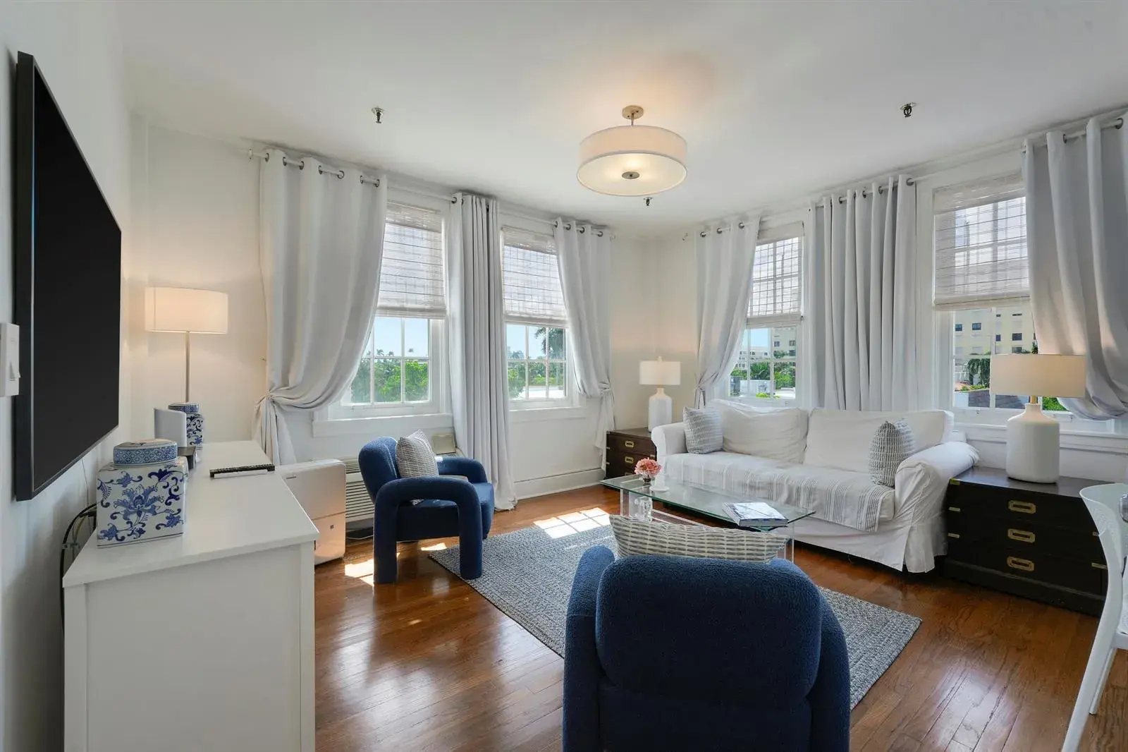 1 bedroom 1 bath Residential for sale at 235 Sunrise Avenue # 3201, Palm Beach FL 33480