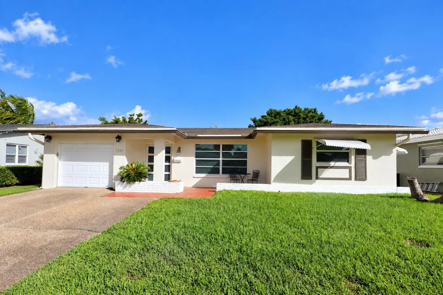 2 bedroom 2 bath Residential for sale at 7305 NW 58TH Court, Tamarac FL 33321