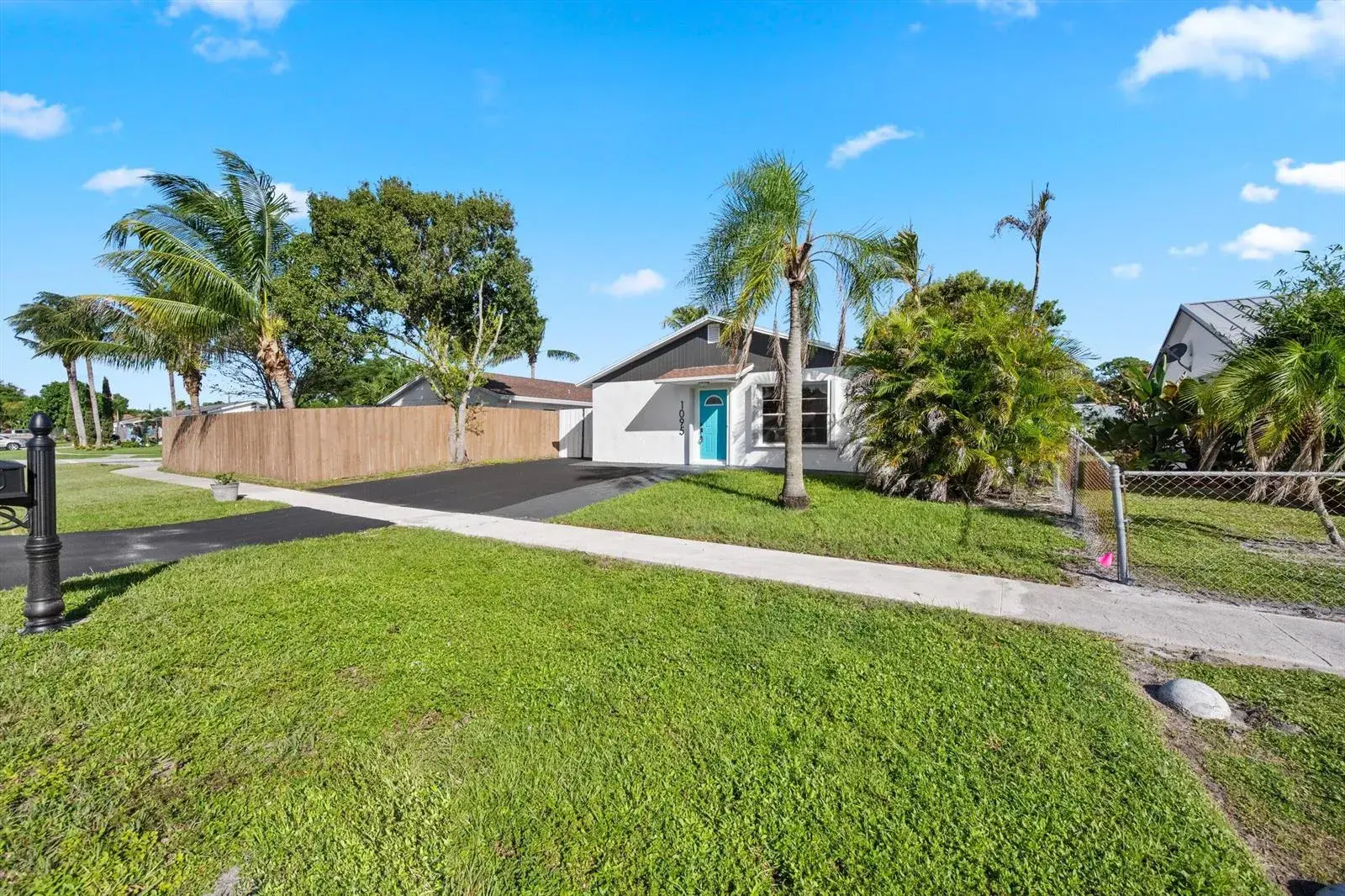 3 bedroom 2 bath for sale at 1095 Chickasaw Street, Jupiter FL 33458