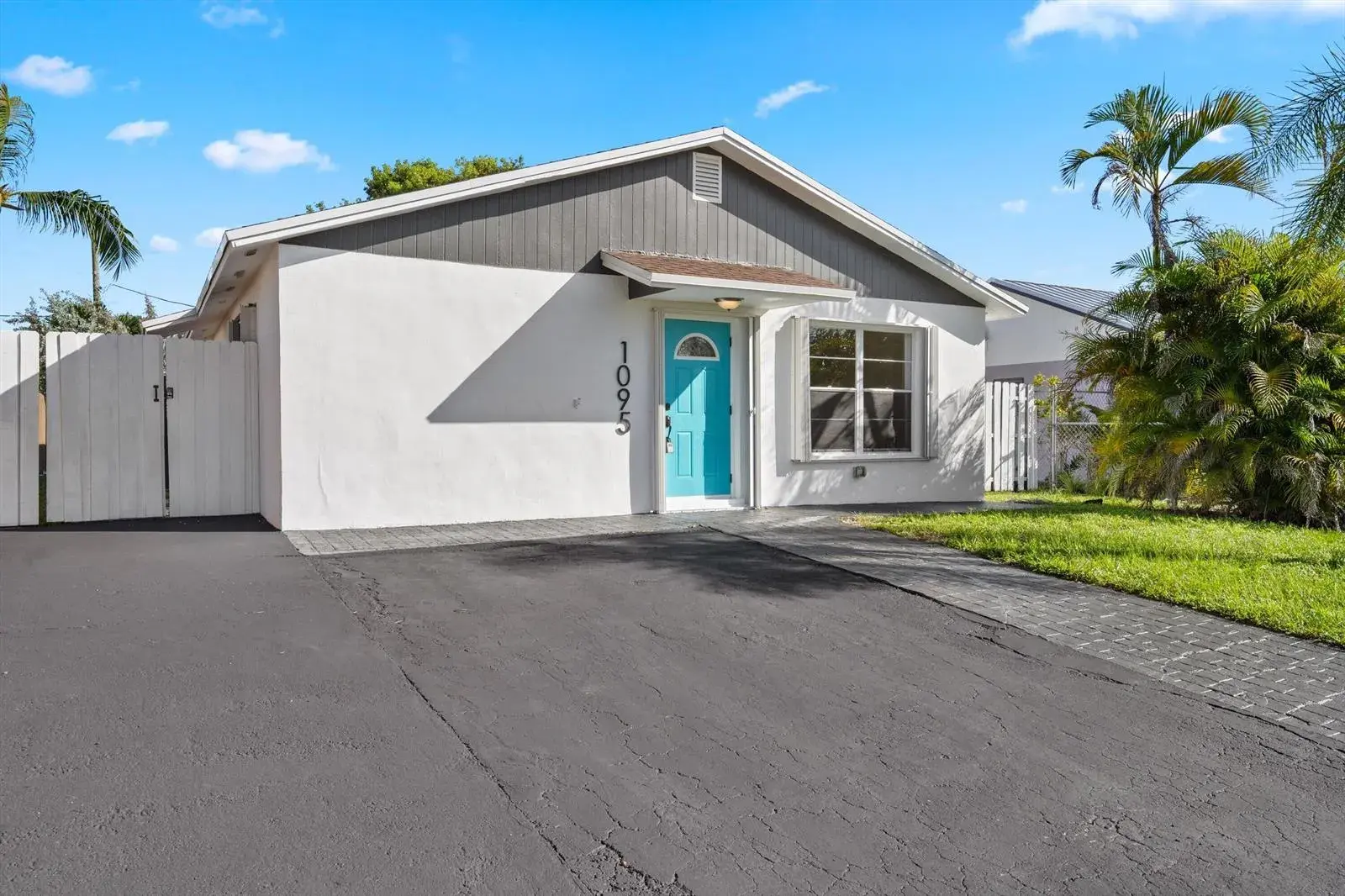 1095 Chickasaw Street, Jupiter FL 33458