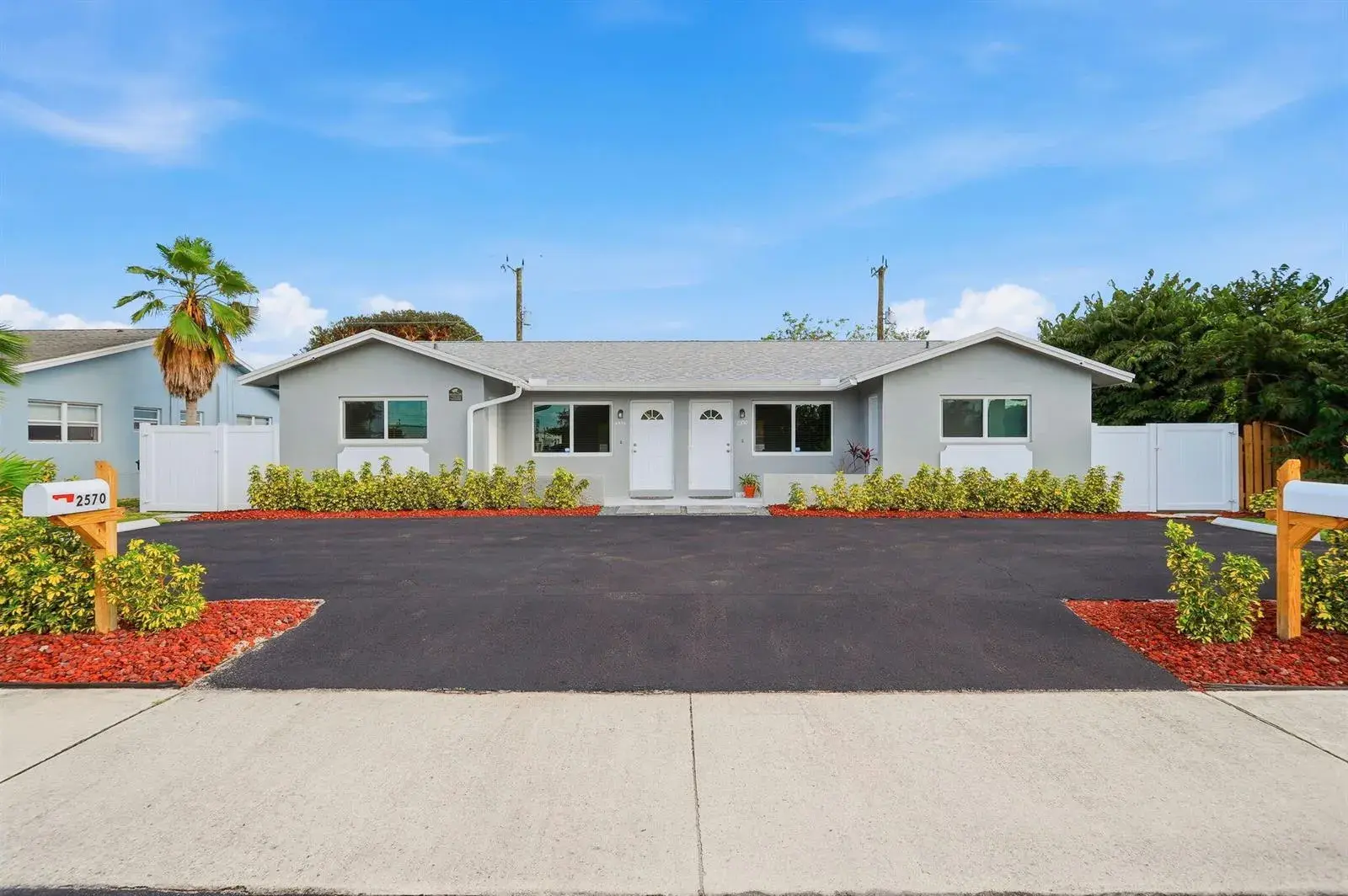 Residential Income for sale at 2550 N DIXIE Highway, Boca Raton FL 33431