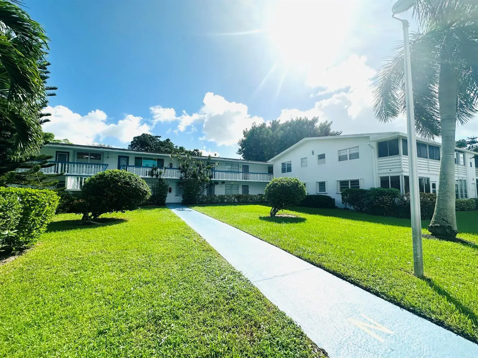 1 bedroom 1 bath Residential for sale at 425 Durham N, Deerfield Beach FL 33442