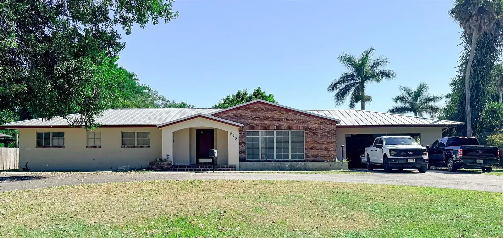 4 bedroom 2 bath Residential for sale at 870 E Main Street, Pahokee FL 33476