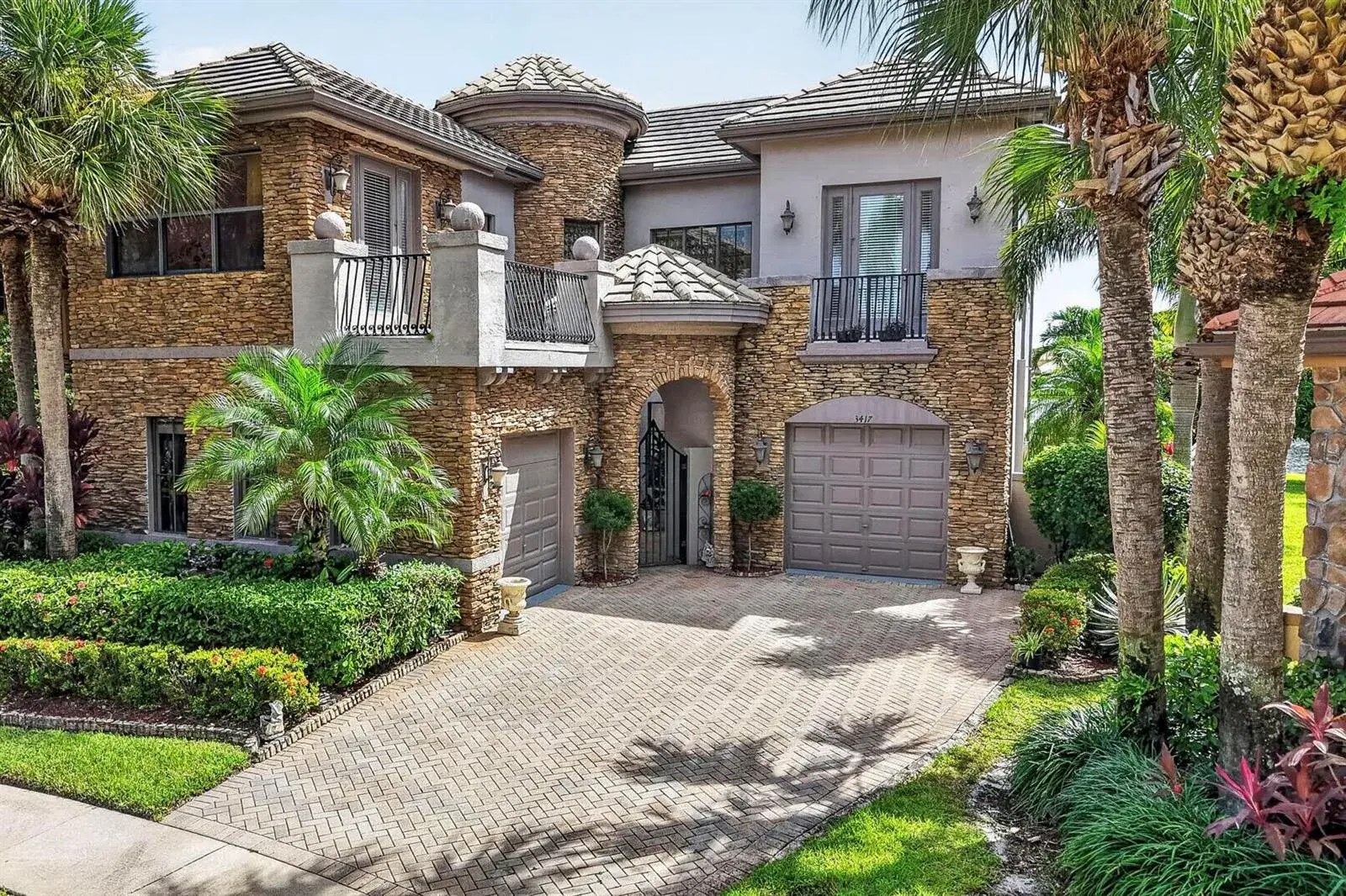 4 bedroom 4 bath Residential for sale at 3417 Collonade Drive, Wellington FL 33449