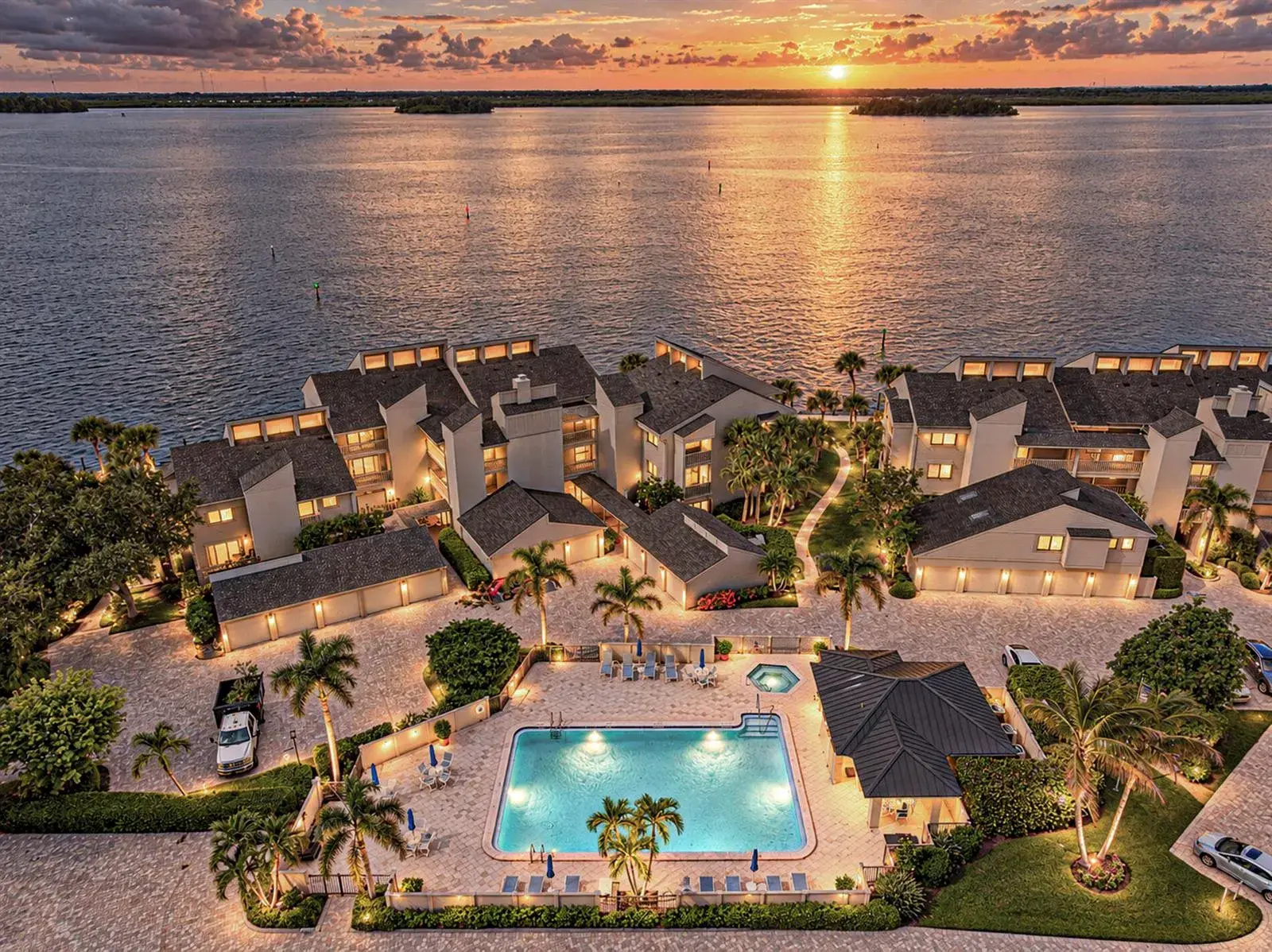 2 bedroom 3 bath Residential for sale at 1860 Bay Road, Vero Beach FL 32963