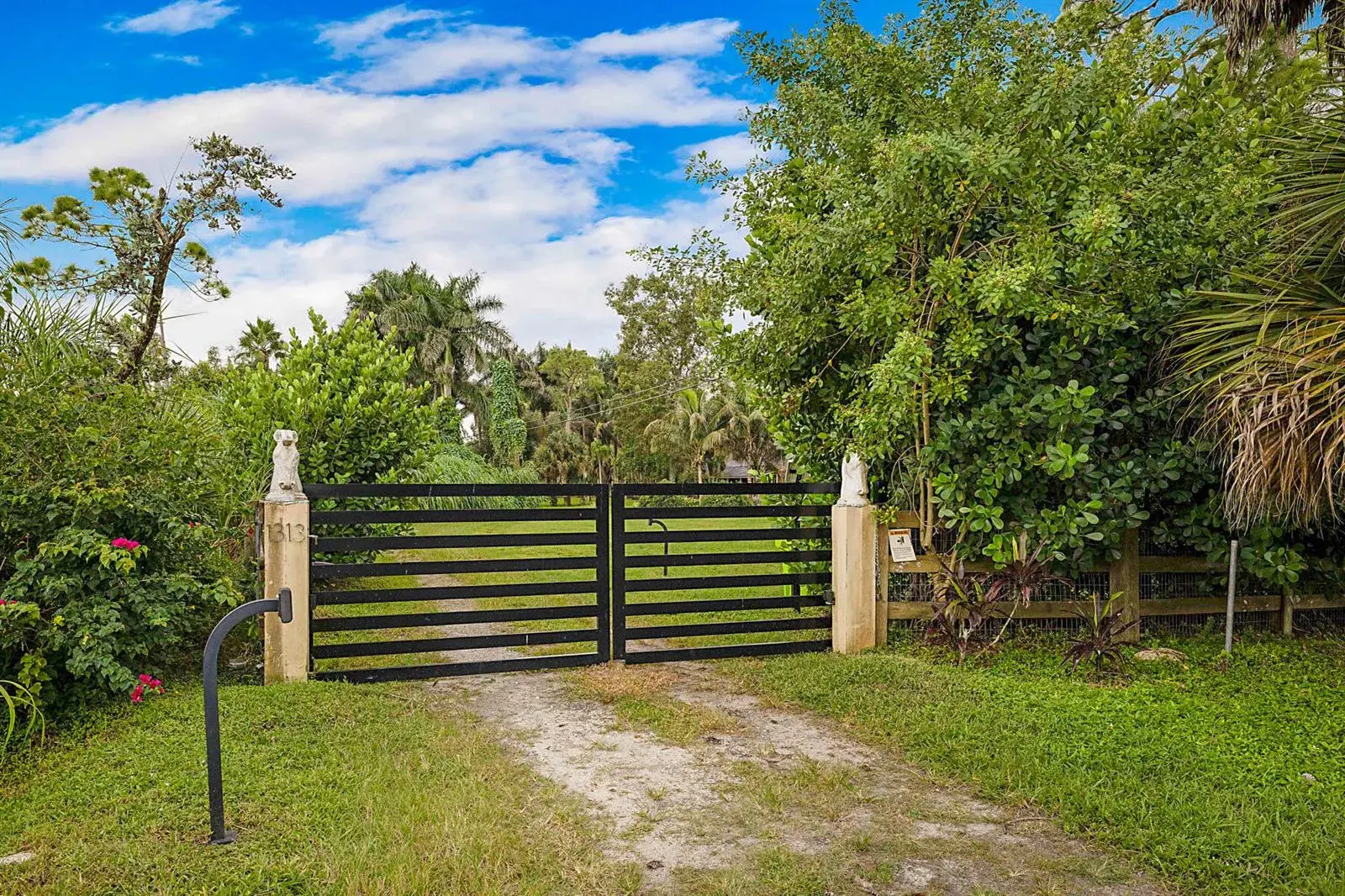 3 bedroom 2 bath Residential for sale at 1313 D Road, FL 33470