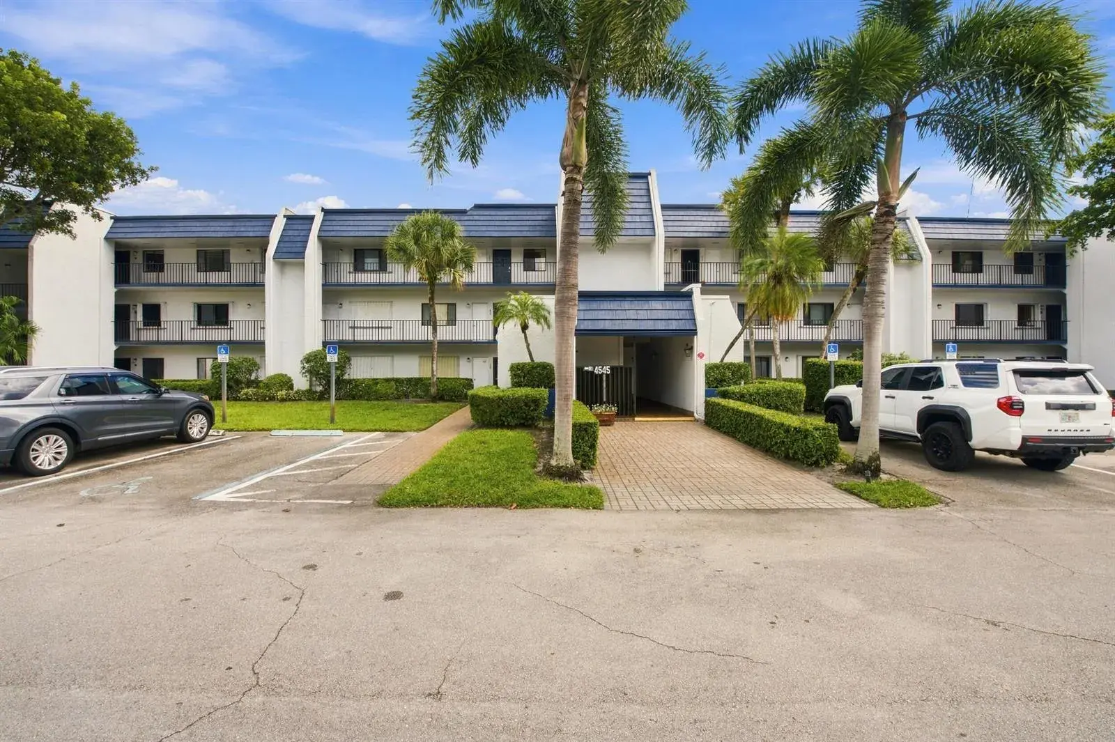 3 bedroom 2 bath Residential for sale at 4545 LUXEMBURG Court # 303, Lake Worth FL 33467