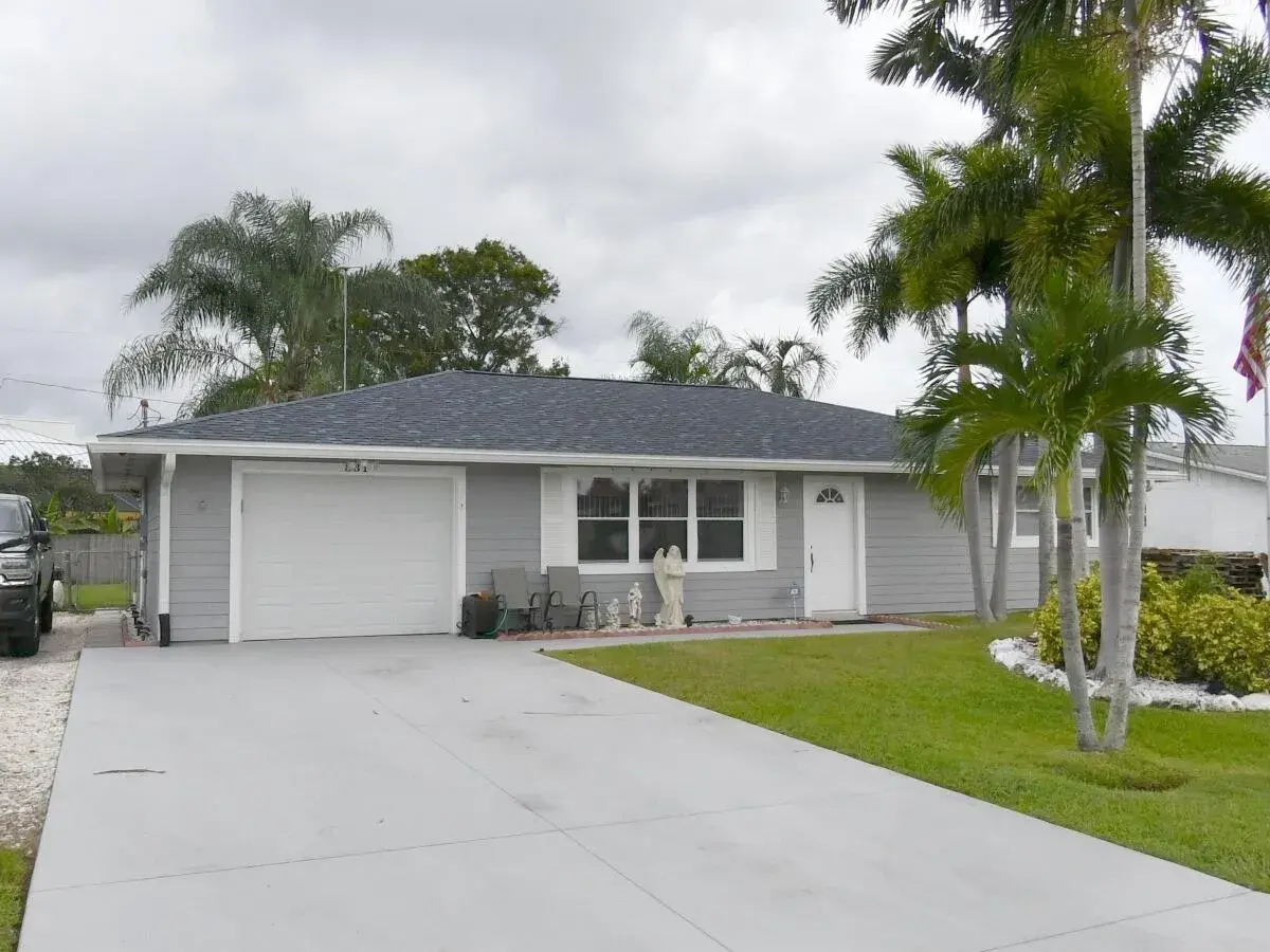 2 bedroom 2 bath Residential for sale at 831 SE CARNIVAL Avenue, Port St. Lucie FL 34983