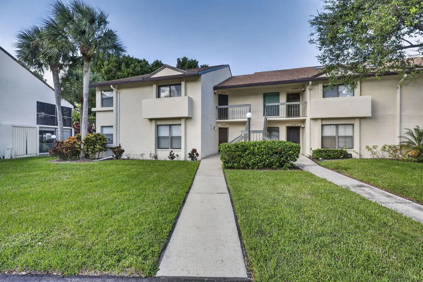 3 bedroom 2 bath Residential for sale at 3326 Perimeter Drive, FL 33467