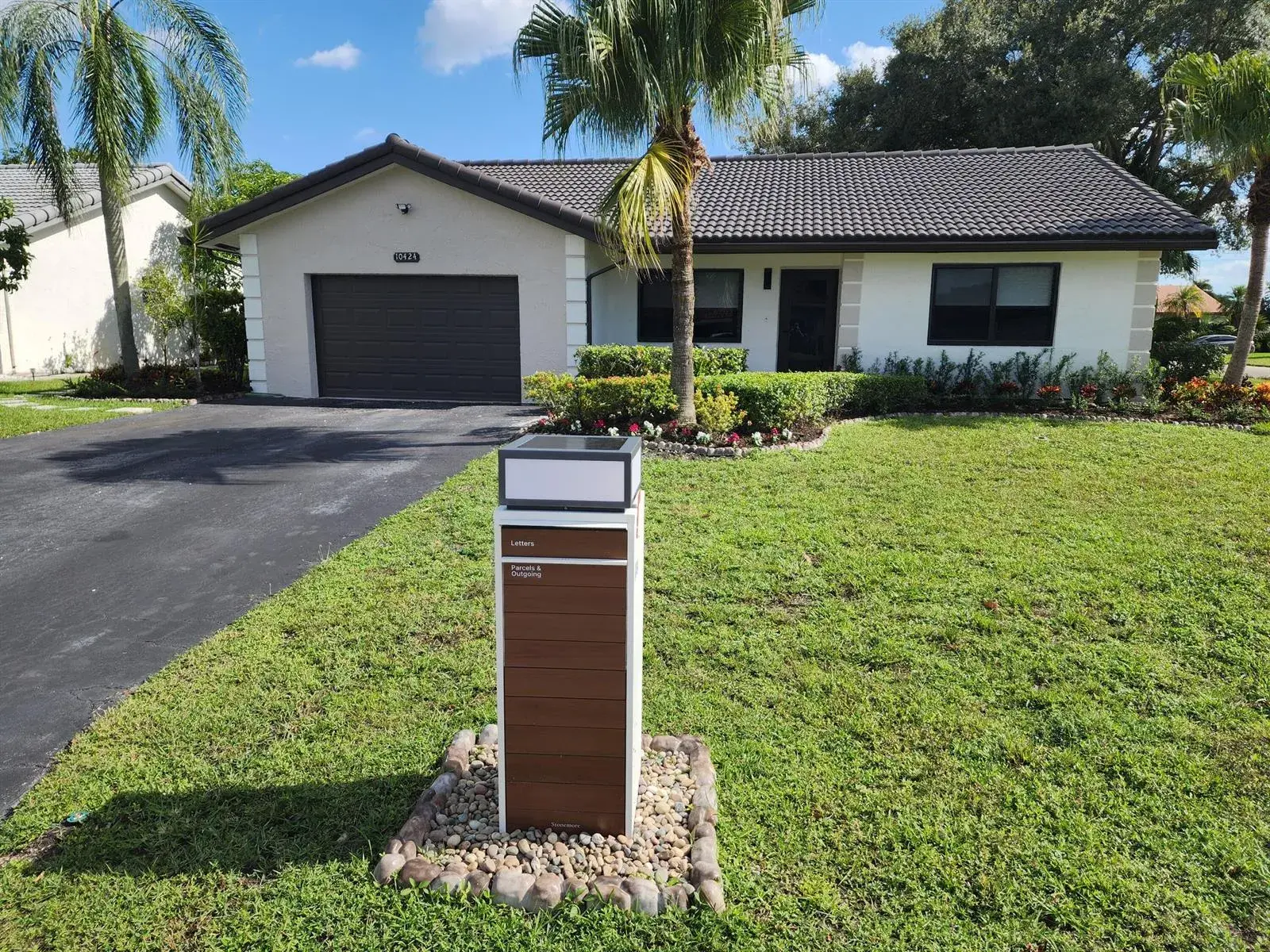 2 bedroom 2 bath Residential for sale at 10424 NW 70th Court, Tamarac FL 33321