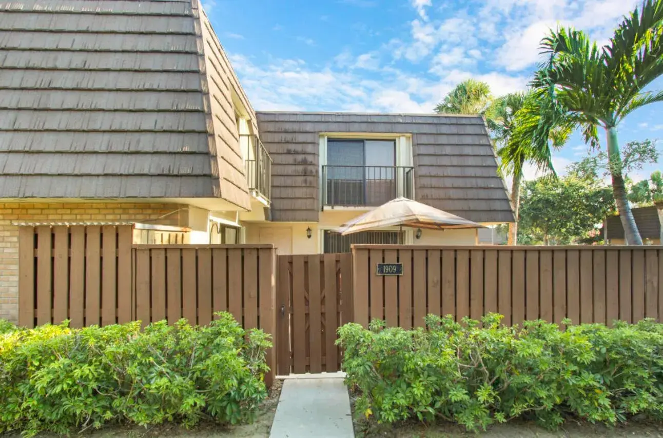 2 bedroom 2 bath Residential for sale at 1909 19TH Court # 33a, Jupiter FL 33477