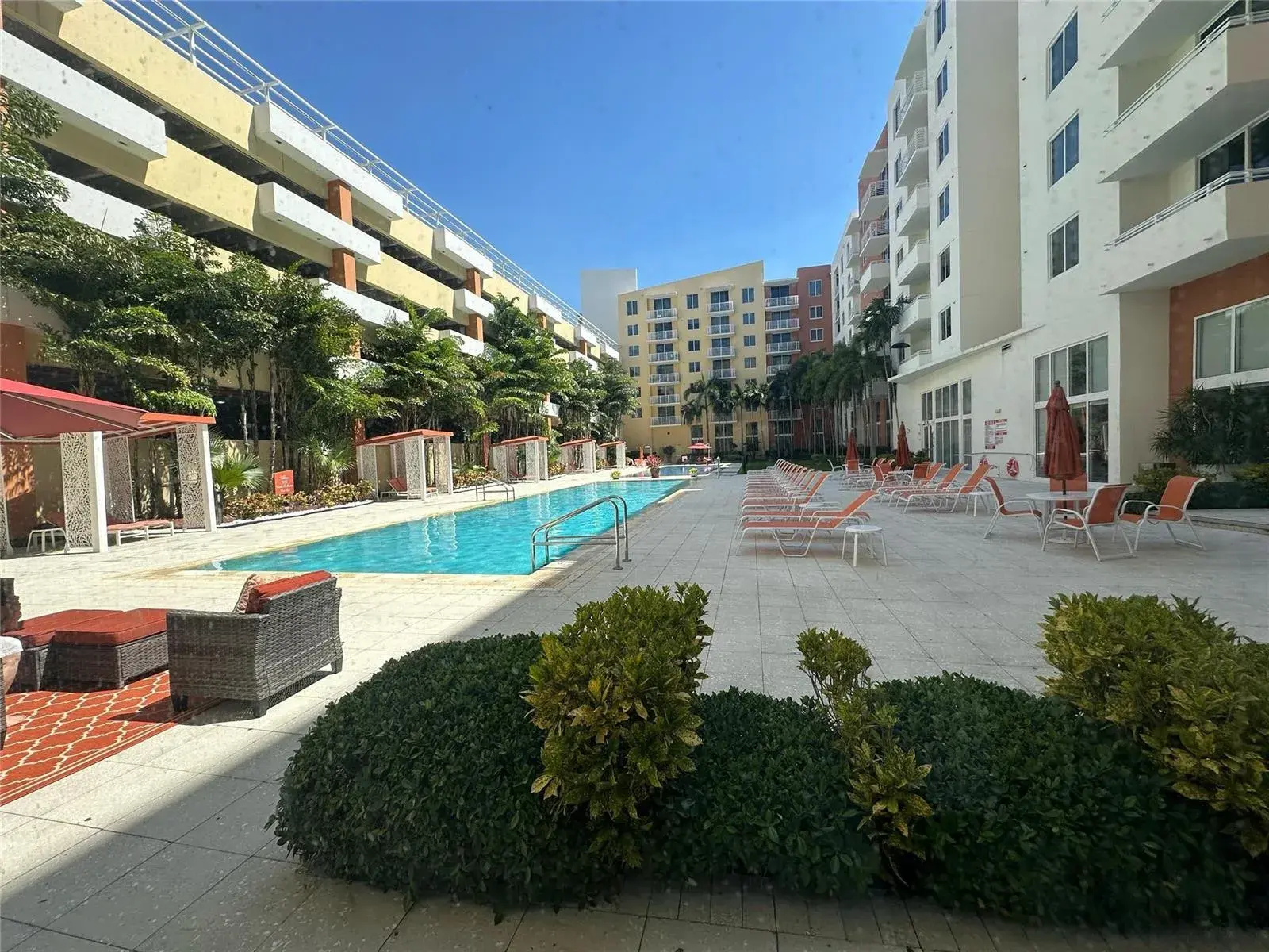 1 bedroom 1 bath Residential for sale at 2775 NE 187TH Street # 621, Aventura FL 33180