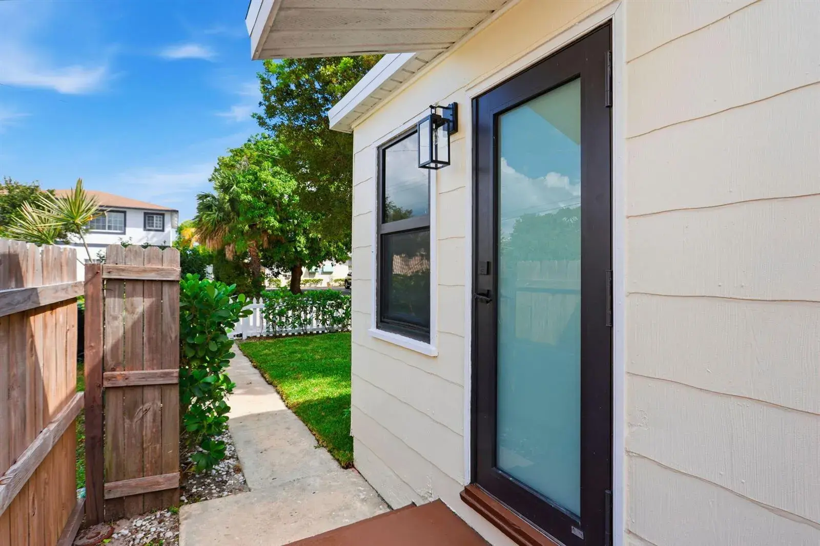327 N H Street, FL 33460