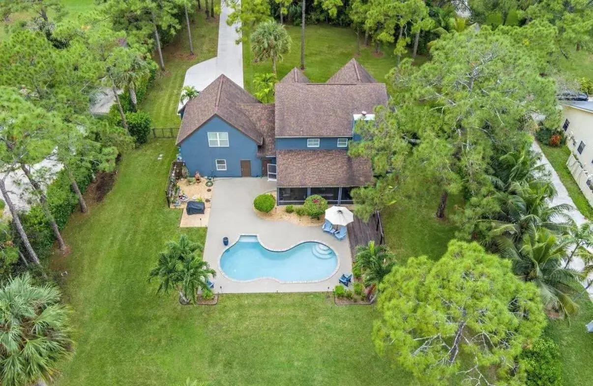 4 bedroom 2 bath Residential for sale at 10070 TRAILWOOD Circle, FL 33478
