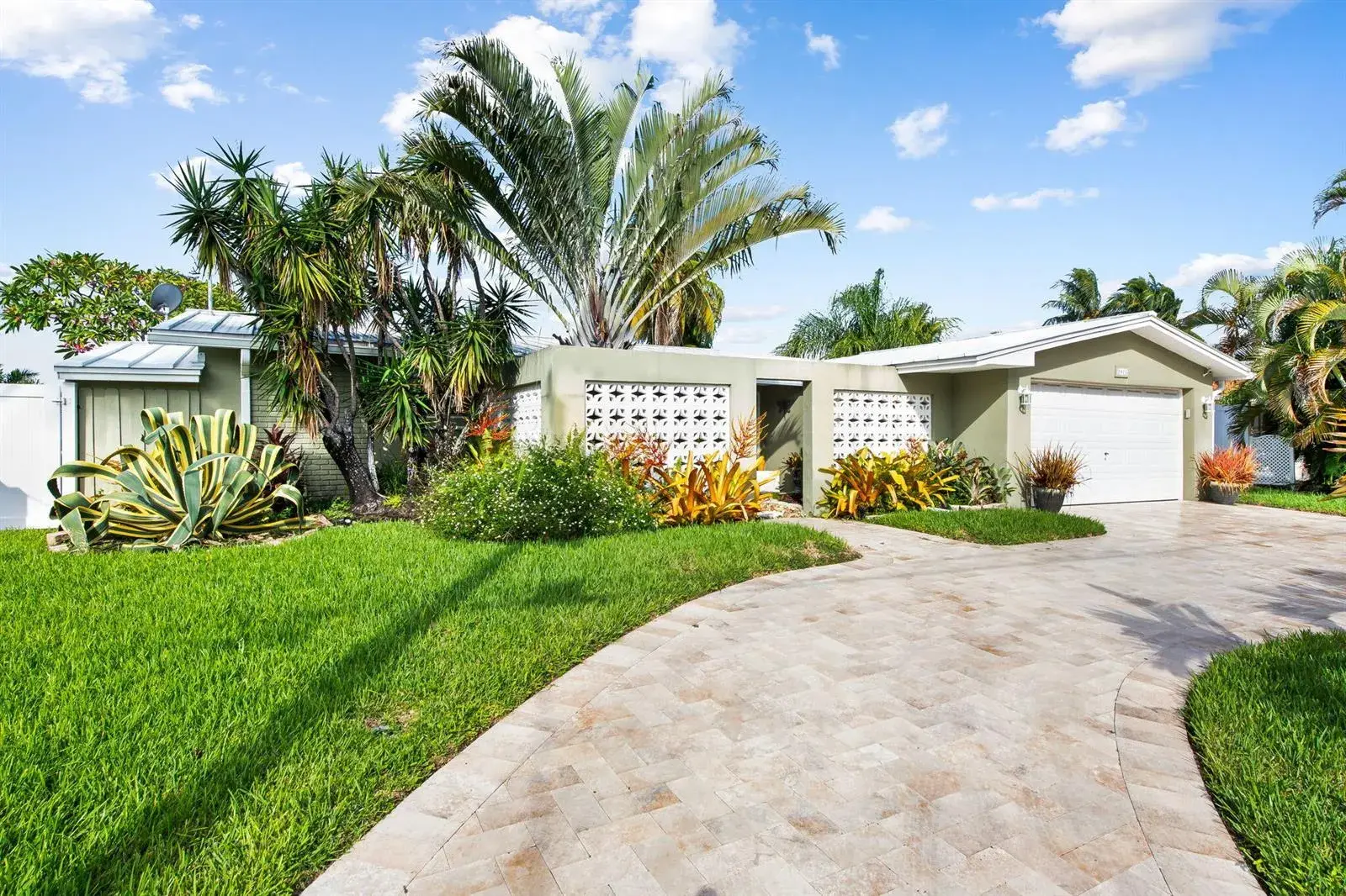 3 bedroom 2 bath Residential for sale at 1611 SW 3RD Avenue, Pompano Beach FL 33060