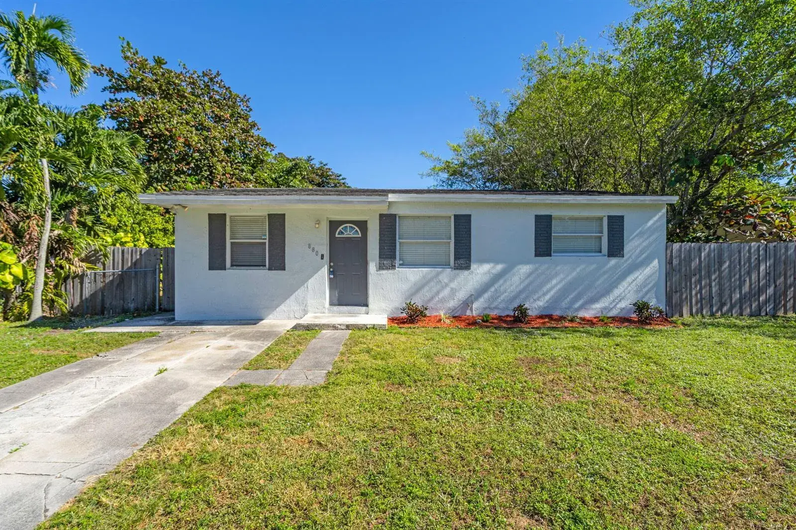 880 NW 33rd Terrace NW, Lauderhill FL 33311