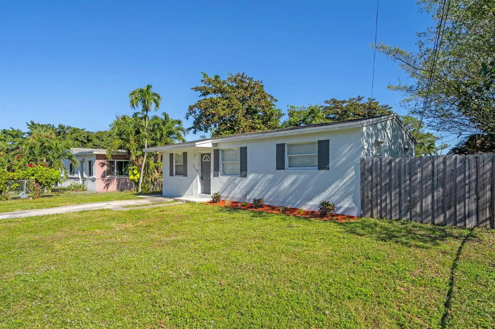 880 NW 33rd Terrace NW, Lauderhill FL 33311