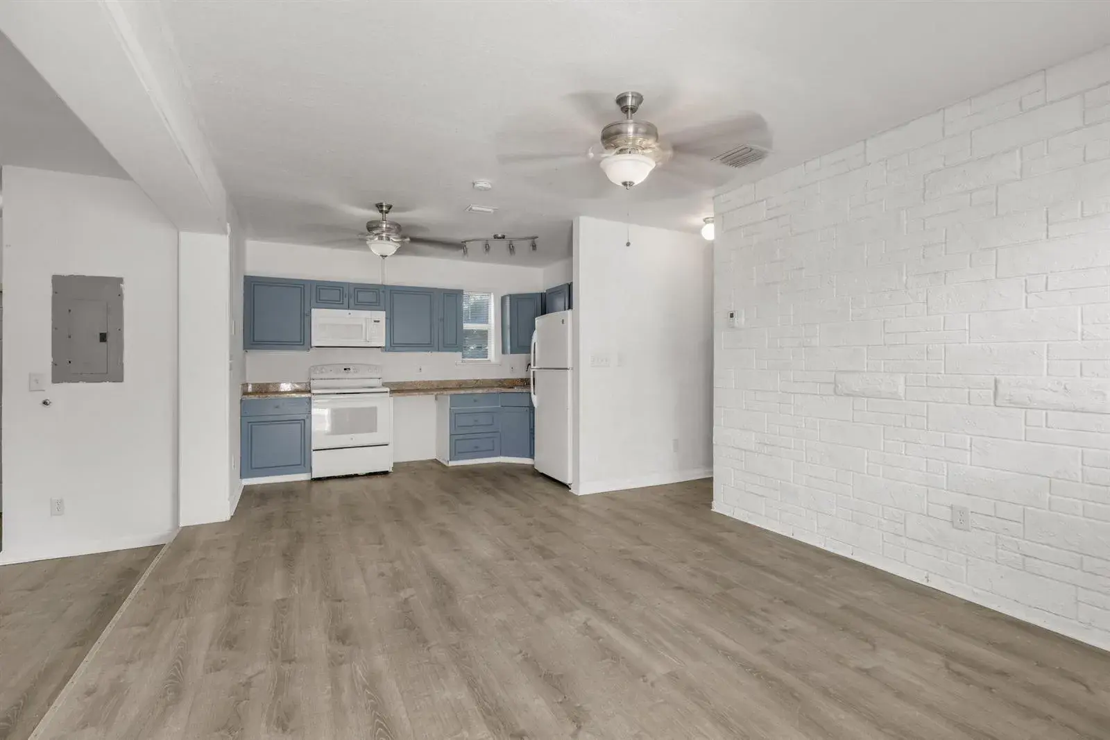 880 NW 33rd Terrace NW, Lauderhill FL 33311