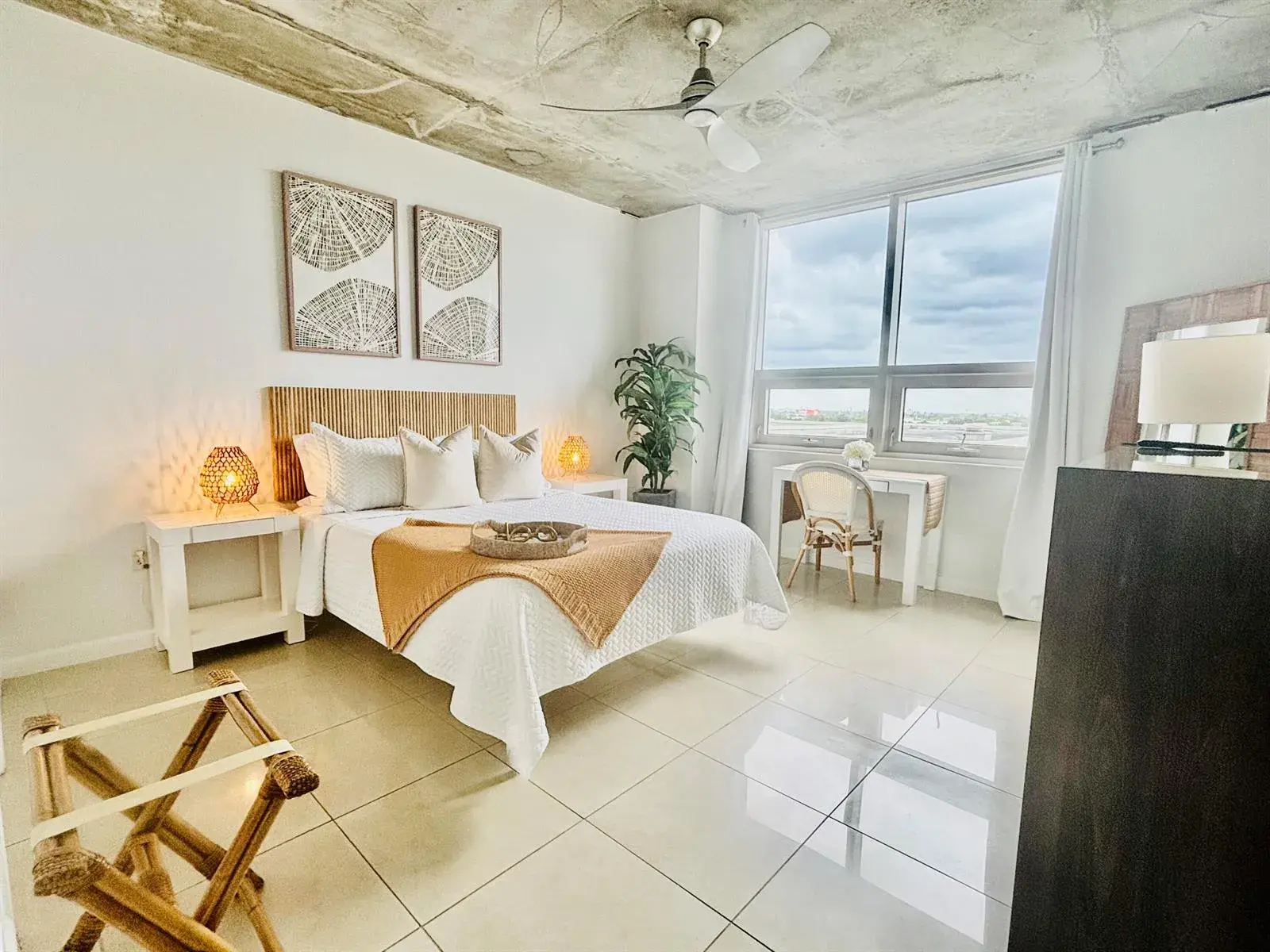 1 bedroom 1 bath Residential for sale at 3250 NE 1st Avenue # 710, Miami FL 33137