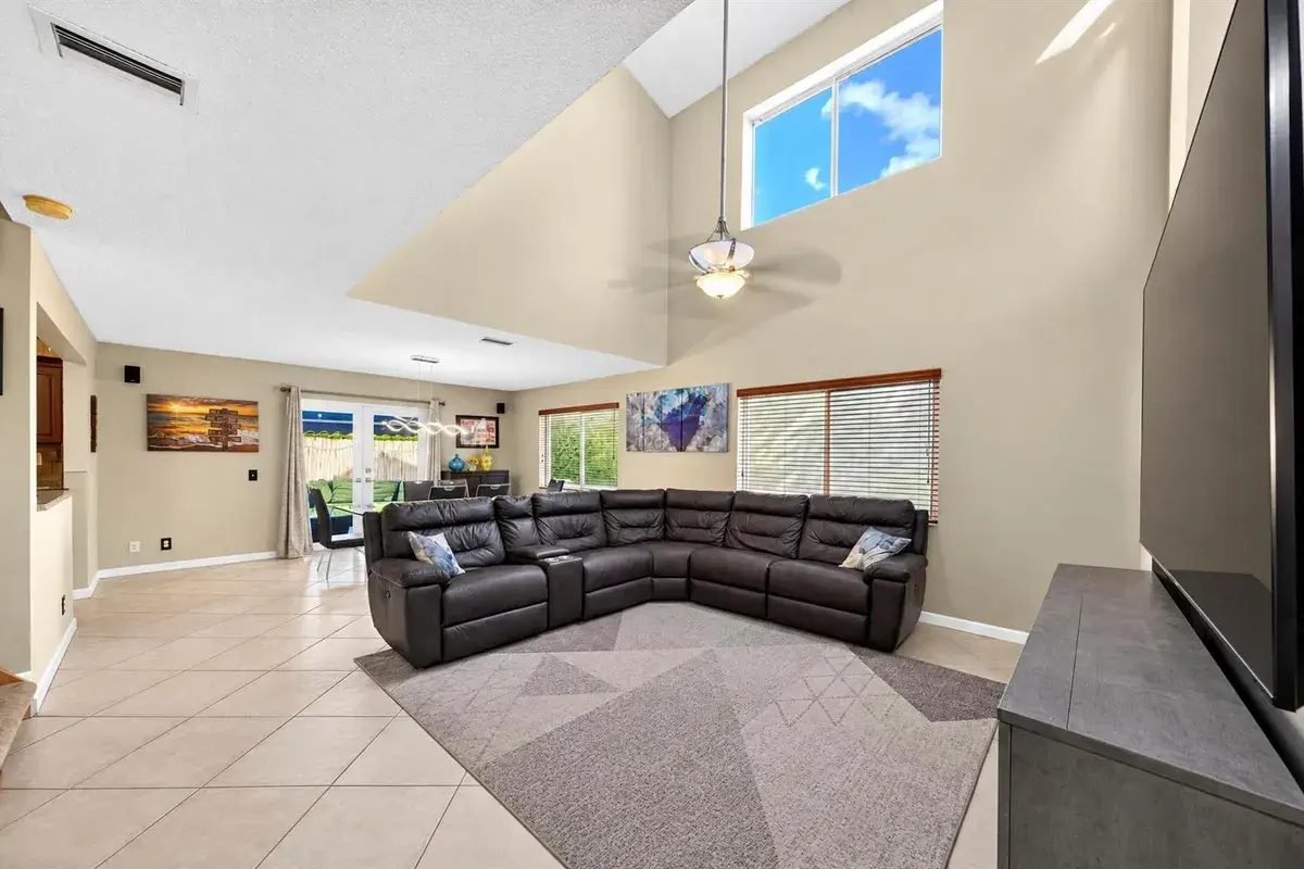 9871 NW 5TH Place, Plantation FL 33324