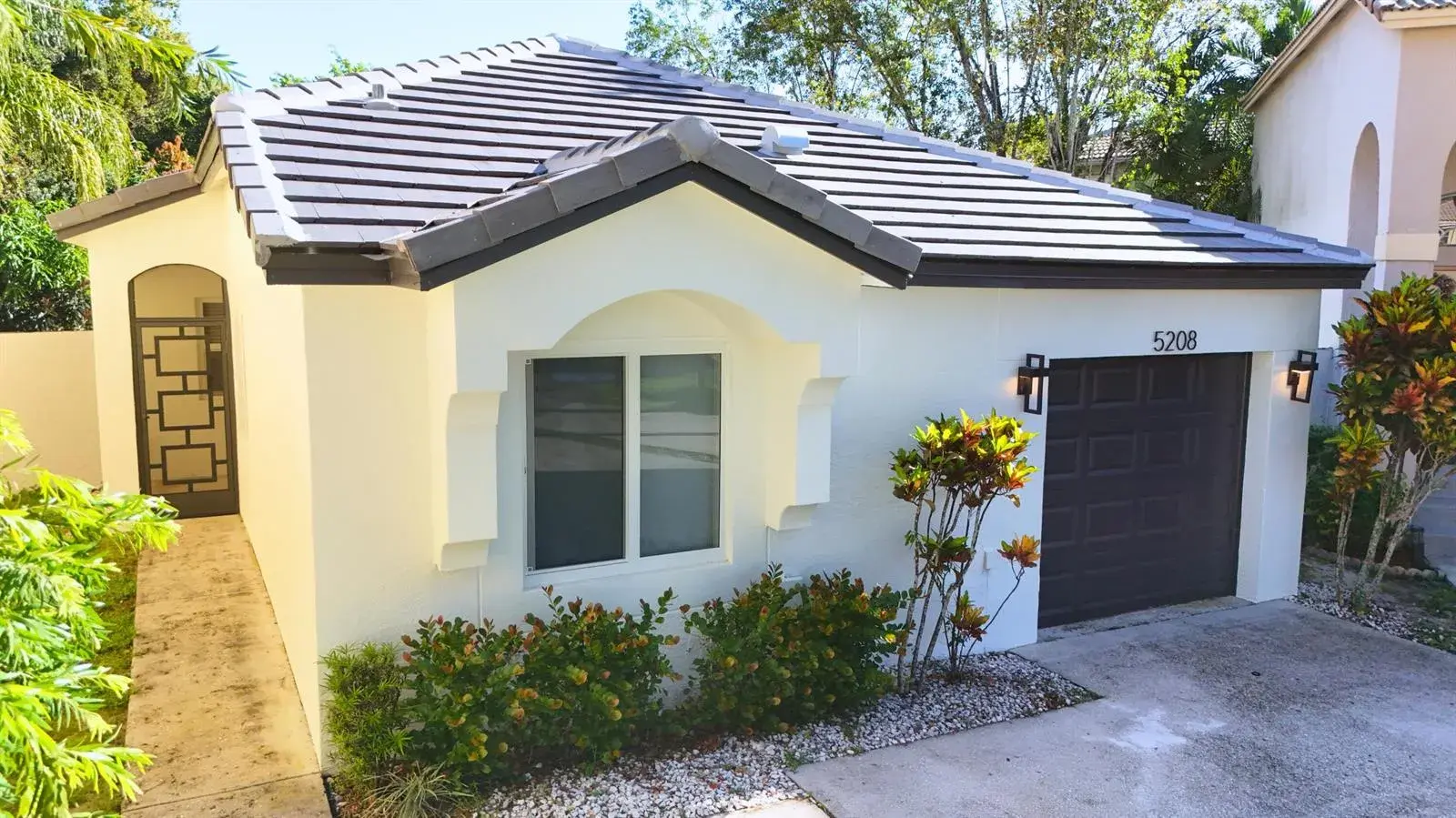 3 bedroom 2 bath Residential for sale at 5208 EAGLE CAY Place, Coconut Creek FL 33073