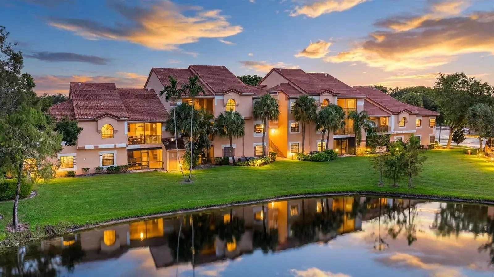 2 bedroom 2 bath Residential for sale at 10690 NW 14th Street # 130, Plantation FL 33322