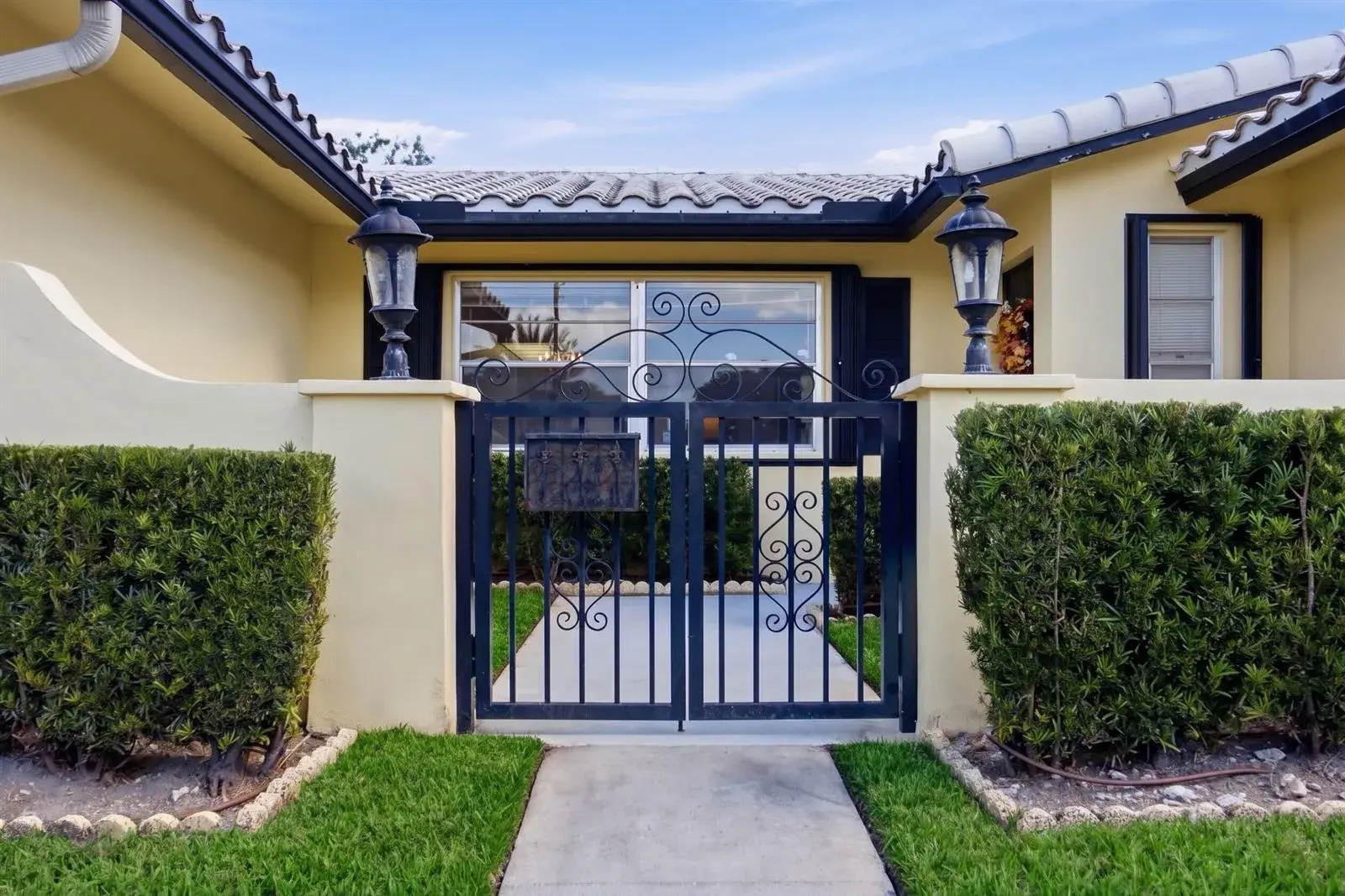 3 bedroom 2 bath Residential for sale at 1900 NW 43RD Street, Oakland Park FL 33309