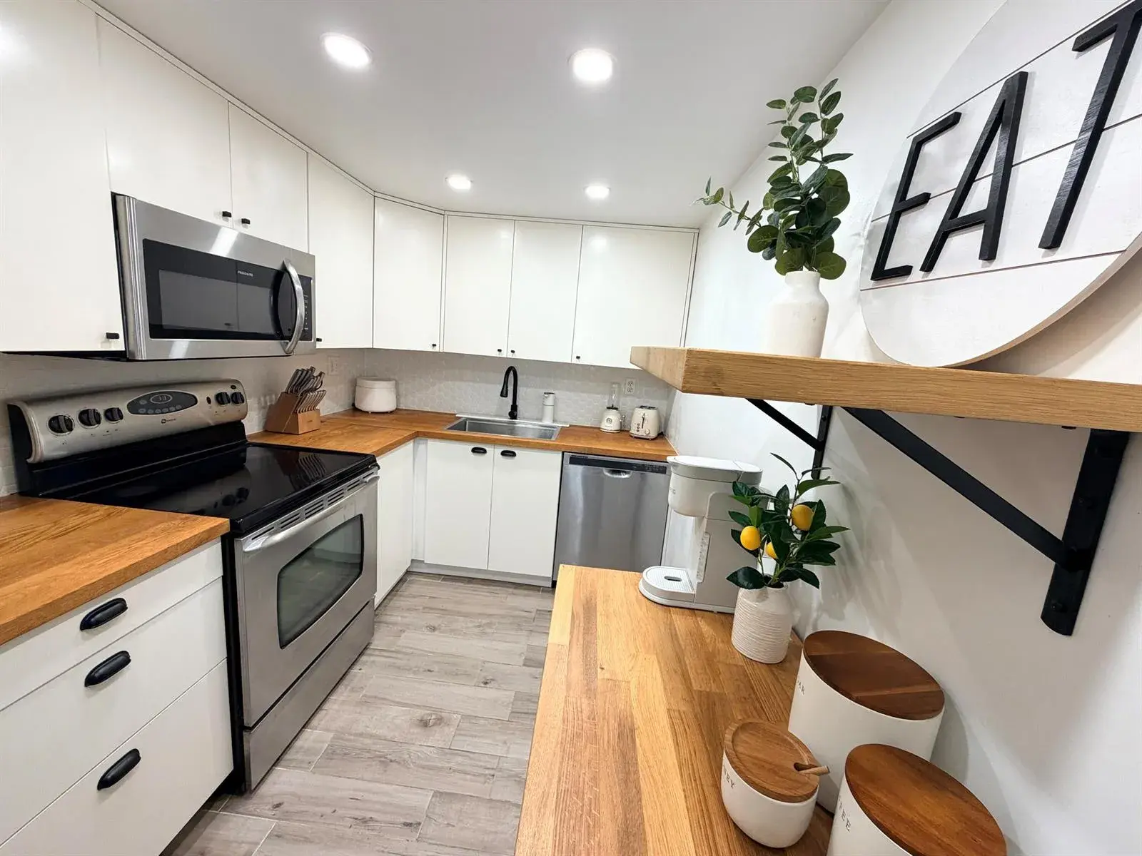 3 bedroom 2 bath Residential for sale at 3700 N PINE ISLAND Road # 210, Sunrise FL 33351