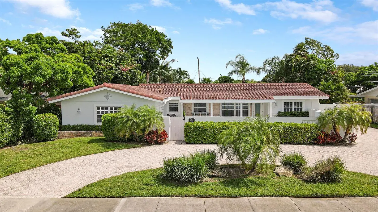 4 bedroom 3 bath Residential for sale at 425 Marlin Road, North Palm Beach FL 33408