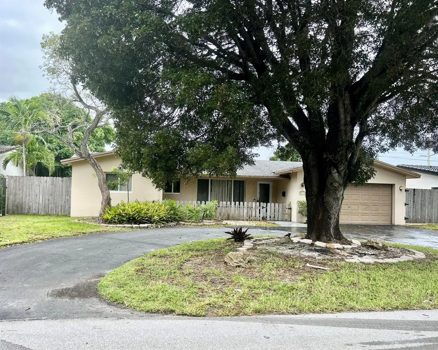 2 bedroom 2 bath Residential for sale at 5151 NE 18th Terrace, Fort Lauderdale FL 33308