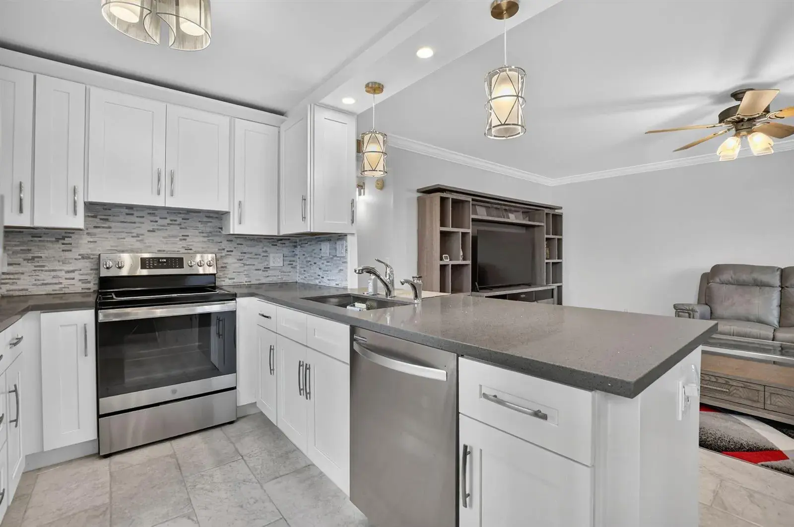 2 bedroom 2 bath Residential for sale at 385 BURGUNDY I, Delray Beach FL 33484