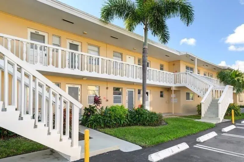 2101 NE 1ST Court # 206, Boynton Beach FL 33435