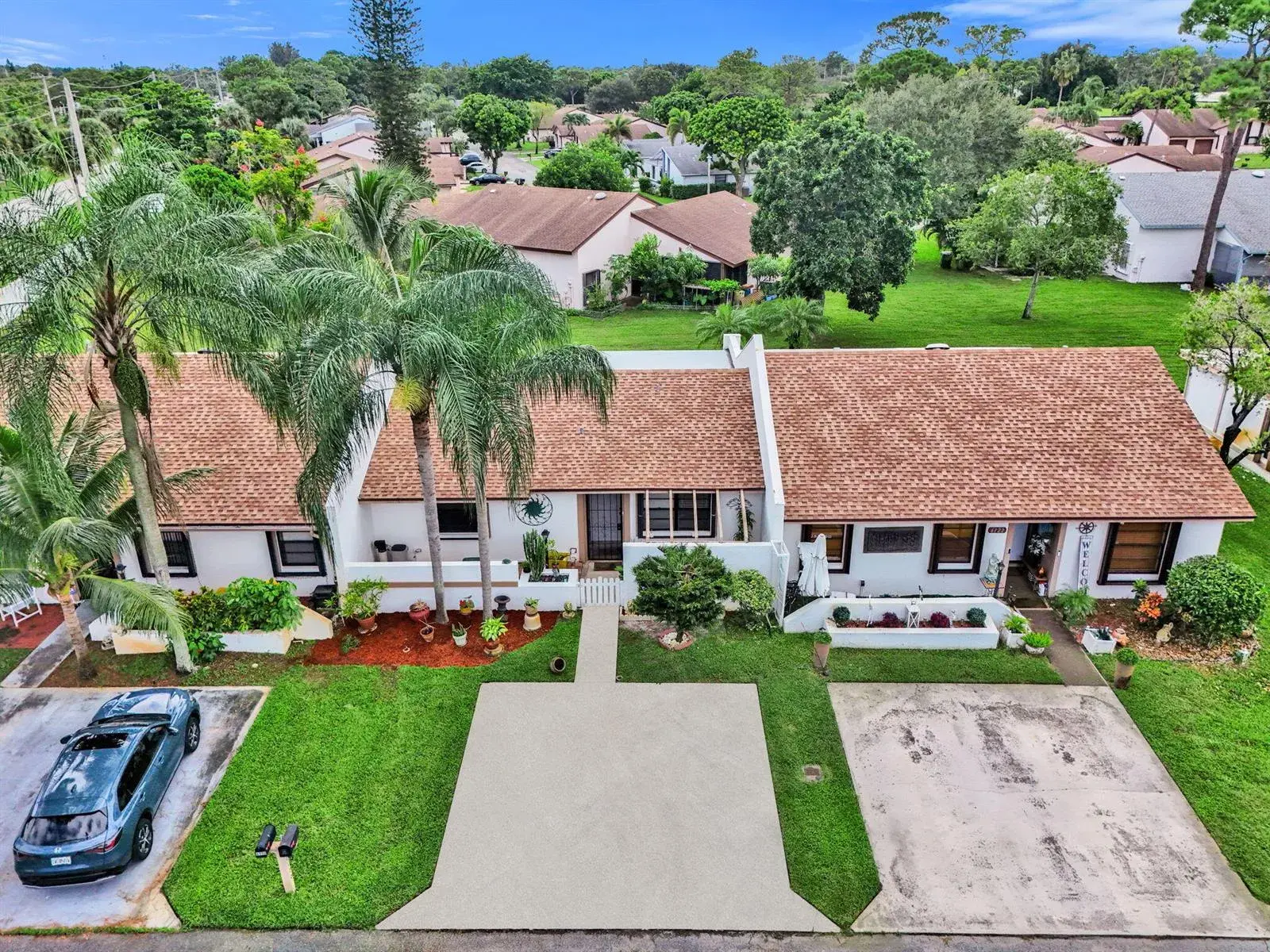 2 bedroom 2 bath Residential for sale at 6120 FAIRFIELD Circle, FL 33463