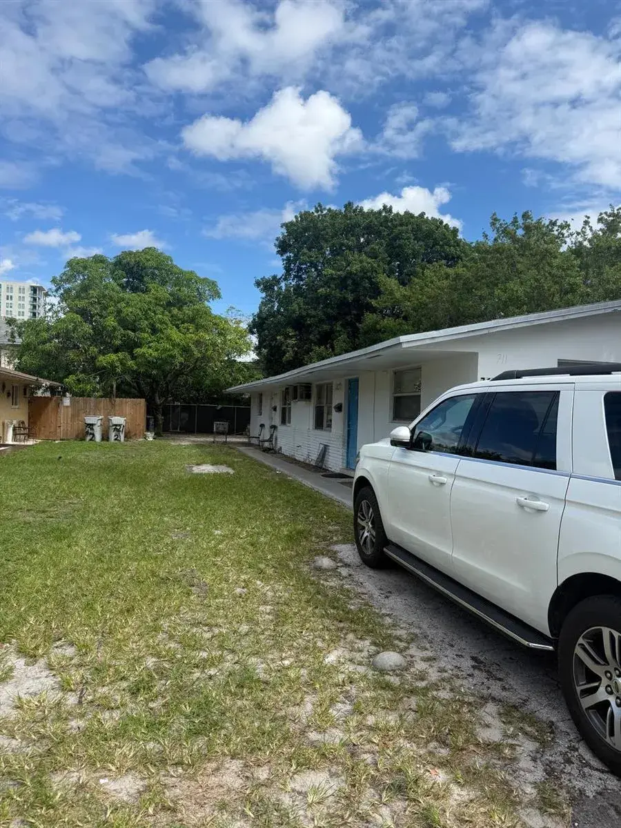 Residential Income for sale at 711 SW 7th Street # 2, Pompano Beach FL 33060