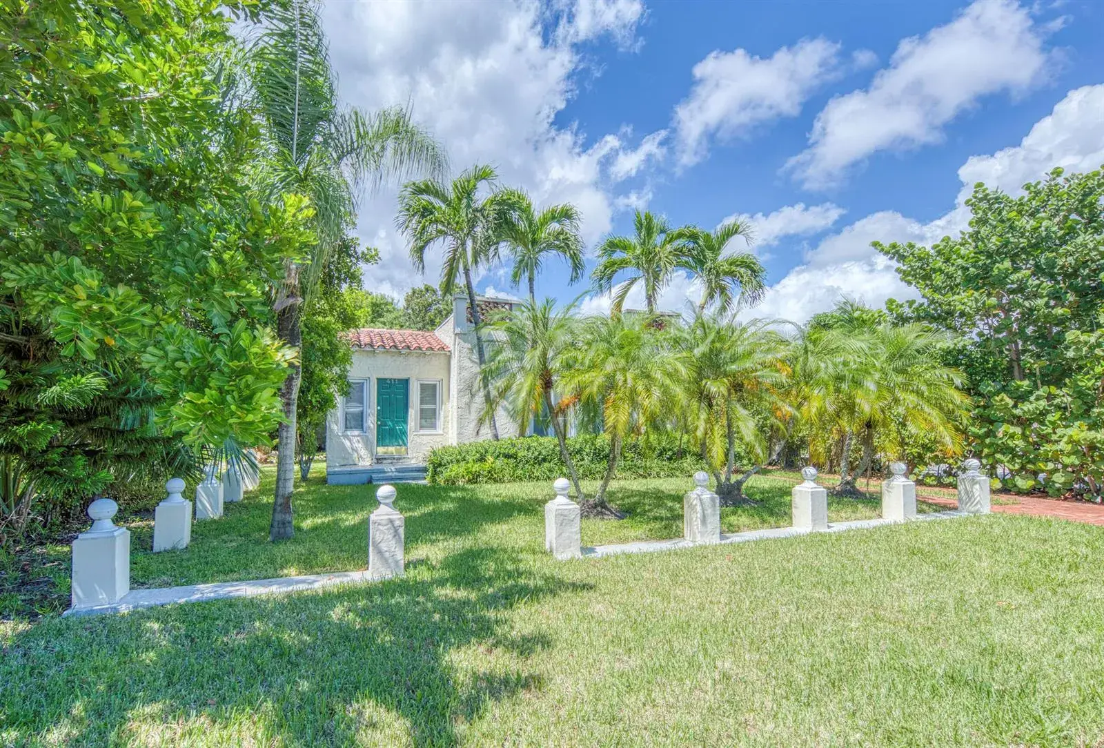 Commercial Sale for sale at 411 S FEDERAL Highway, FL 33460