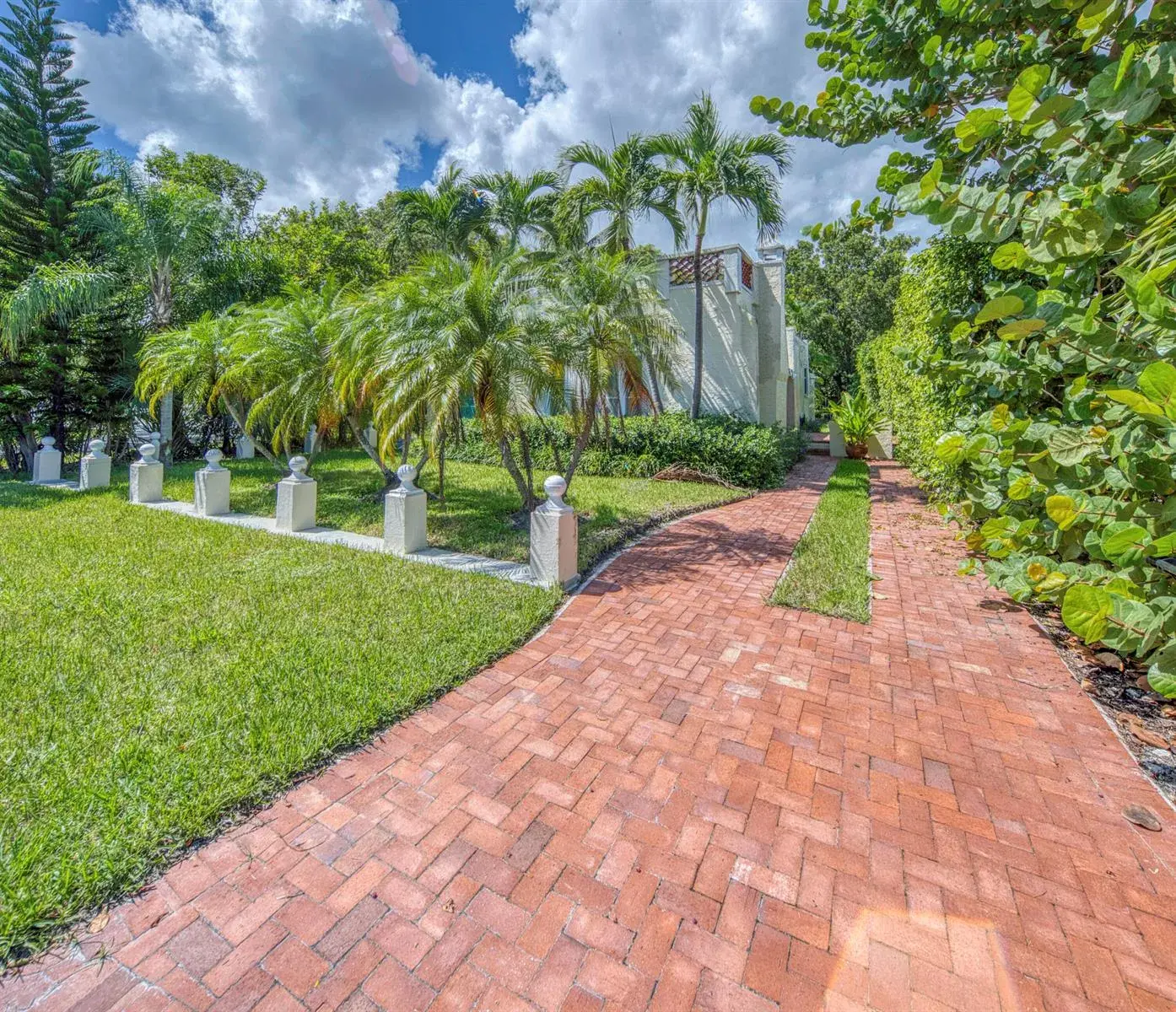 411 S FEDERAL Highway, FL 33460