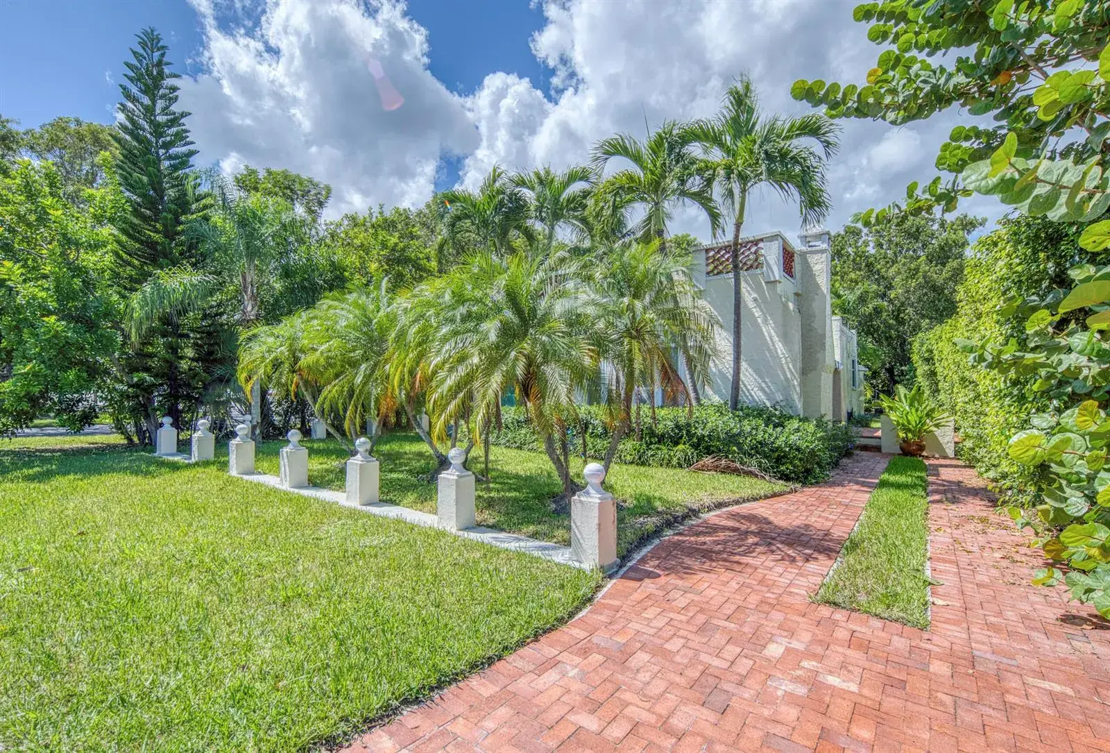411 S FEDERAL Highway, FL 33460