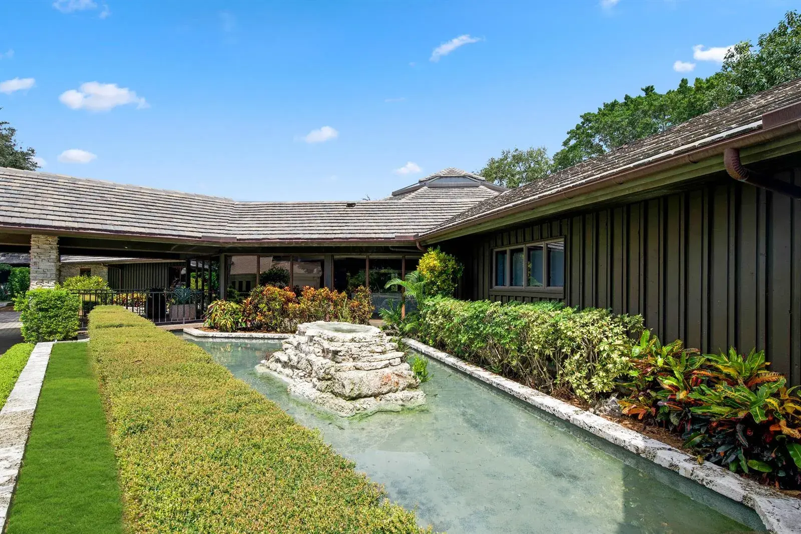 19700 Oakbrook Circle, Boca Raton FL 33434