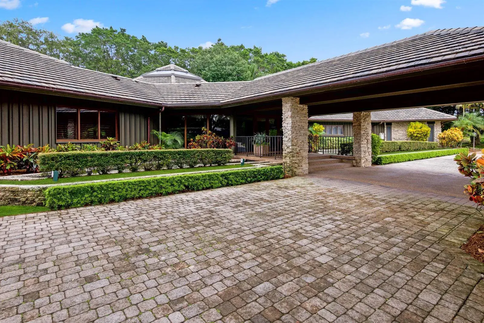 19700 Oakbrook Circle, Boca Raton FL 33434