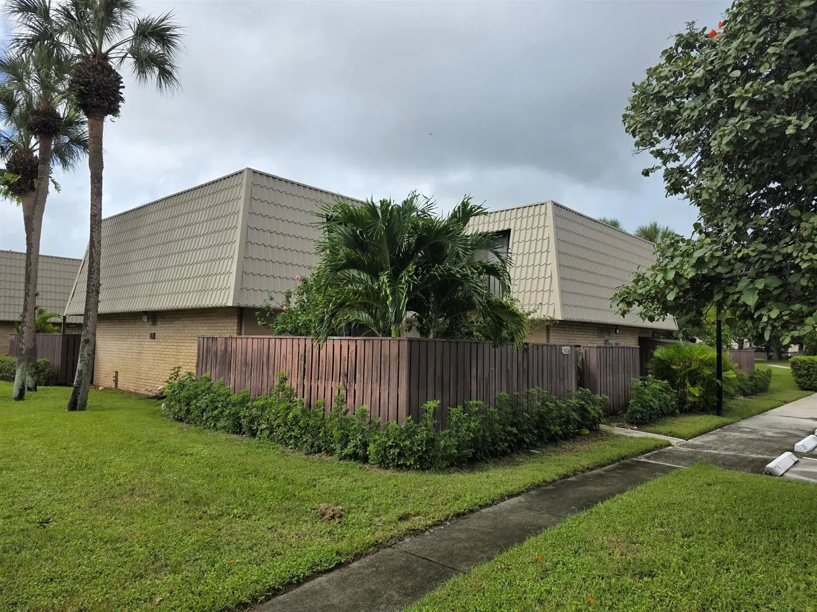 2 bedroom 2 bath Residential for sale at 5126 51ST Way, West Palm Beach FL 33409