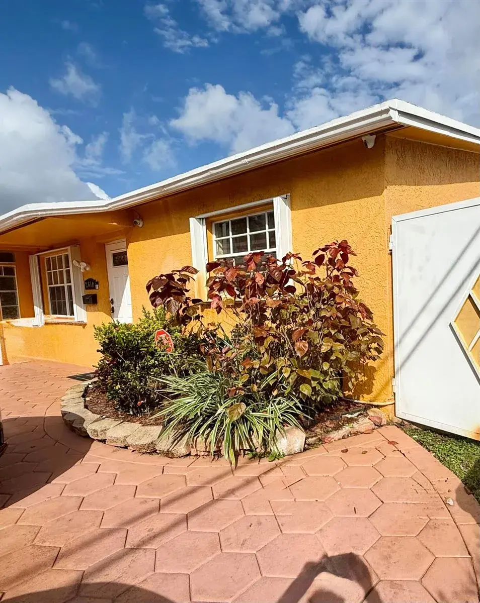 2610 NW 43RD Avenue, Lauderhill FL 33313