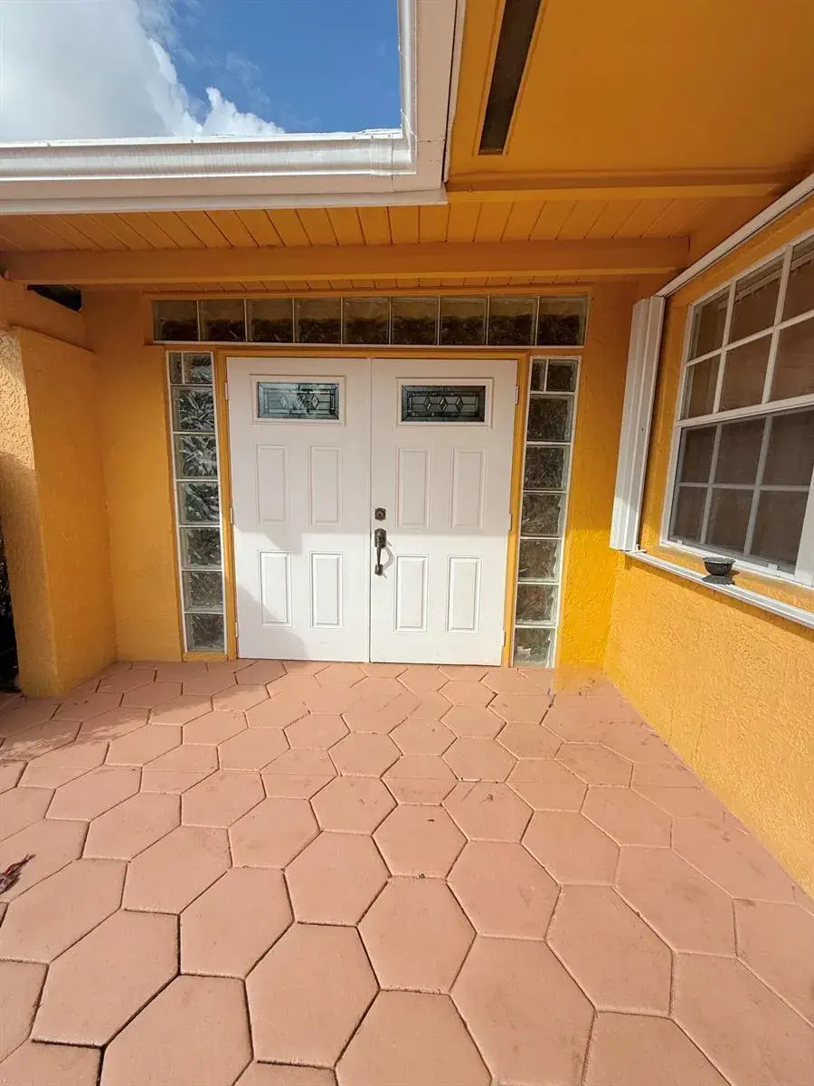 2610 NW 43RD Avenue, Lauderhill FL 33313