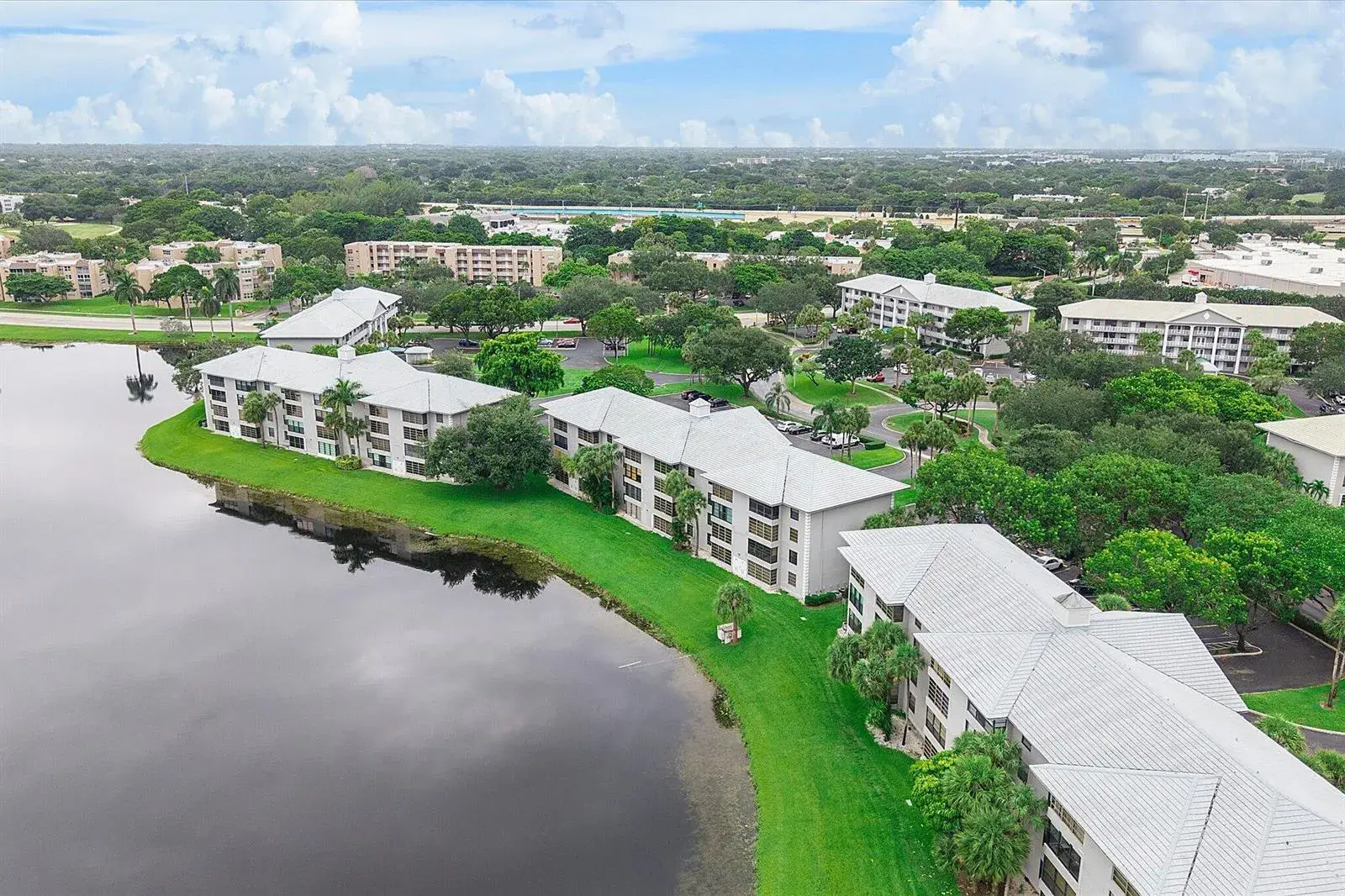 2 bedroom 2 bath Residential for sale at 1528 Whitehall Drive # 306, Davie FL 33324