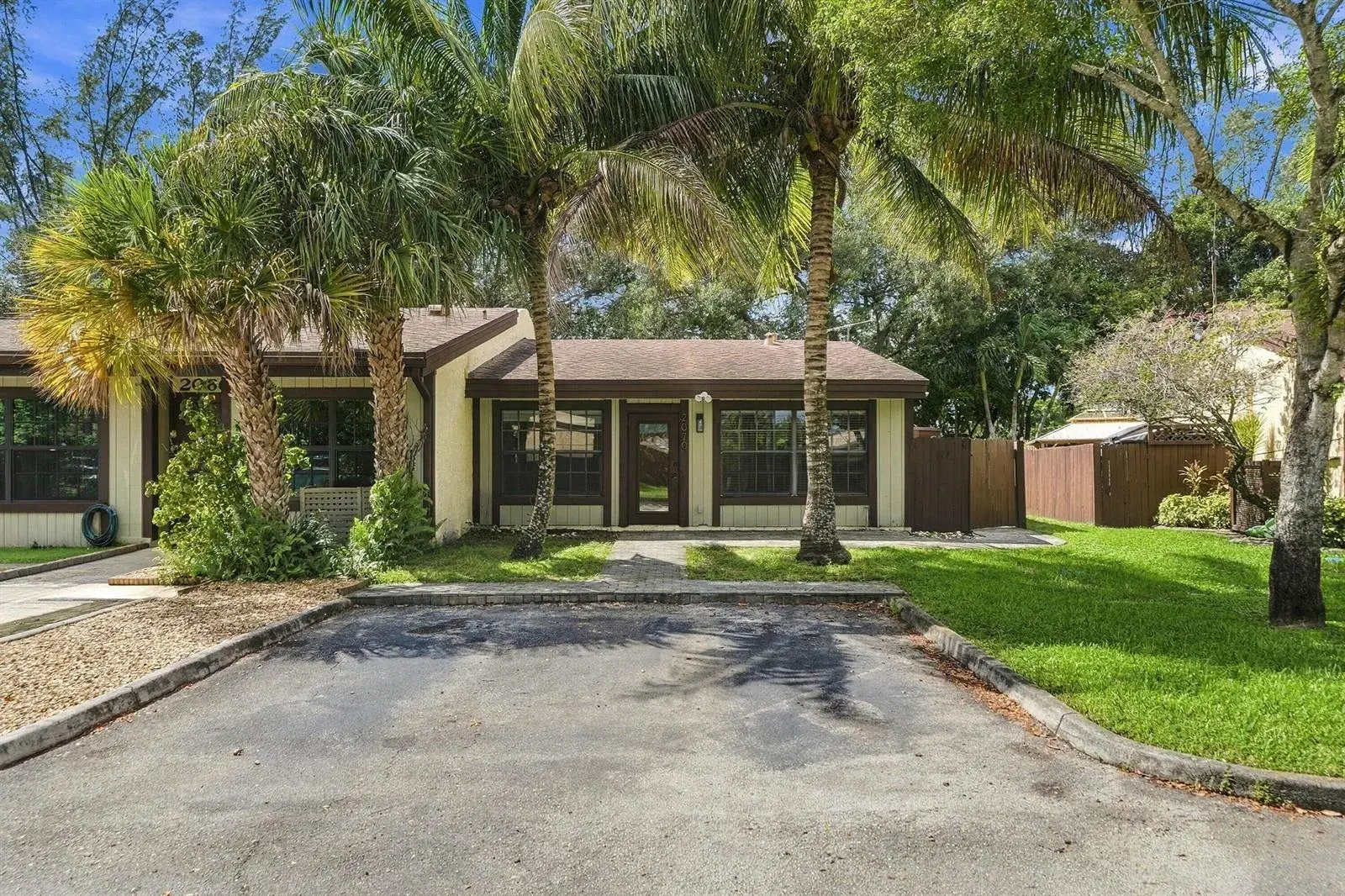 2 bedroom 2 bath Residential for sale at 2070 Sweet Gum Avenue, Pembroke Pines FL 33026