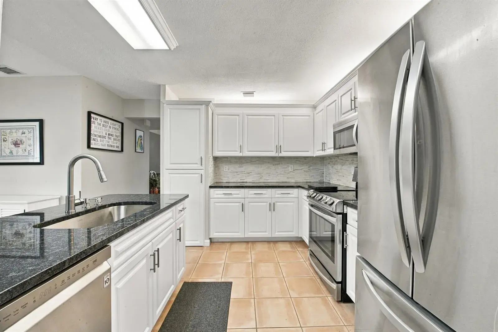 3 bedroom 2 bath Residential for sale at 186 PAR Drive # 186, Royal Palm Beach FL 33411