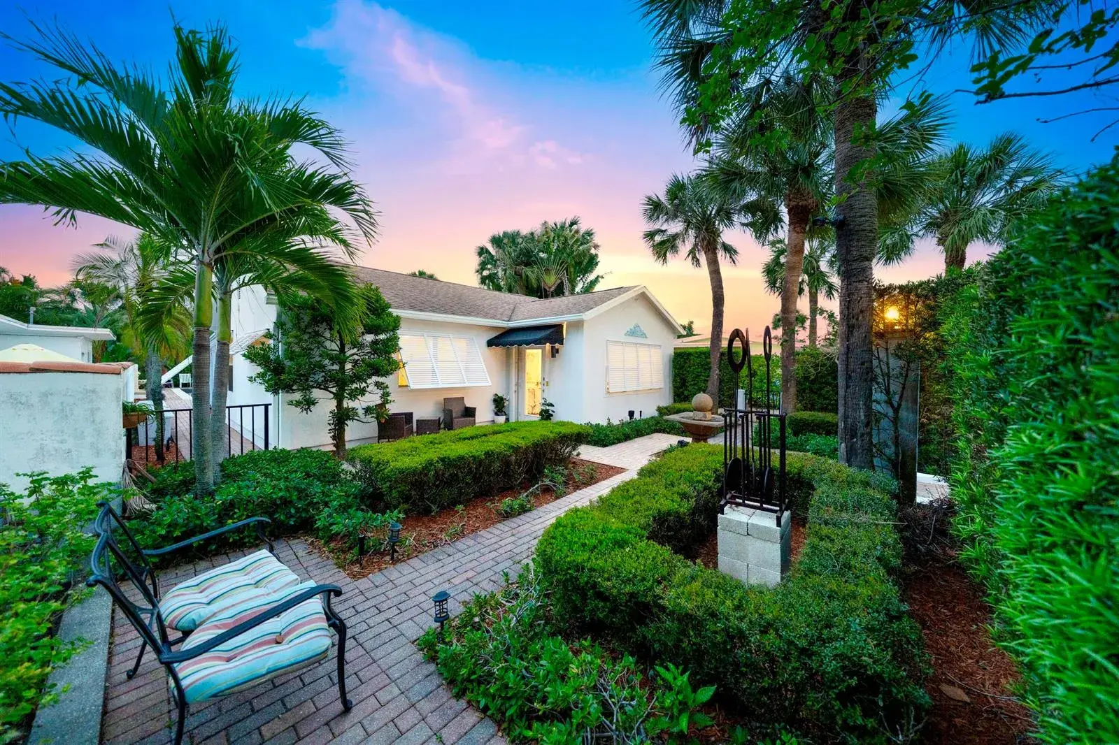205 18th Avenue N, FL 33460