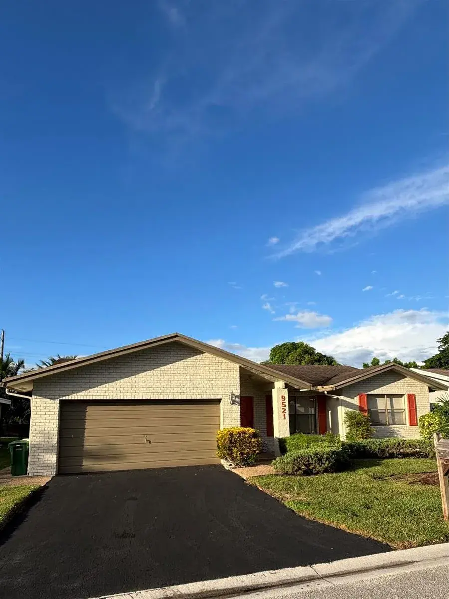 2 bedroom 2 bath Residential for sale at 9521 NW 83rd Street, Tamarac FL 33321