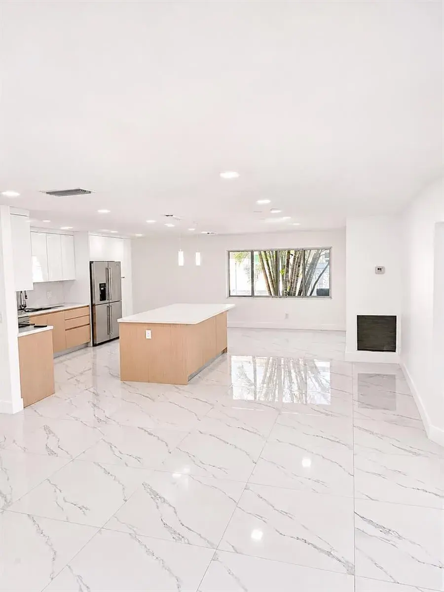 2210 NW 93RD Avenue, Pembroke Pines FL 33024