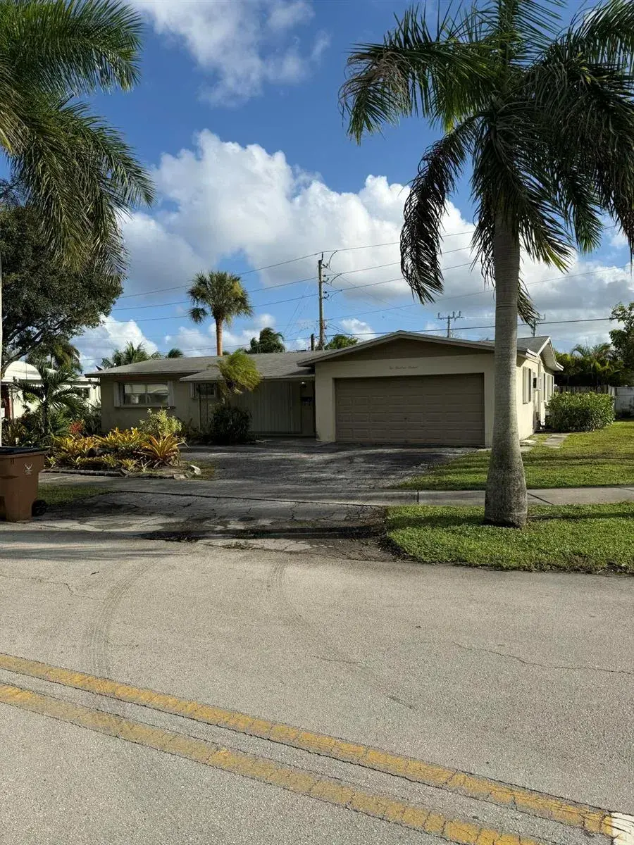 3 bedroom 2 bath for sale at 216 SE 10th Court, Deerfield Beach FL 33441